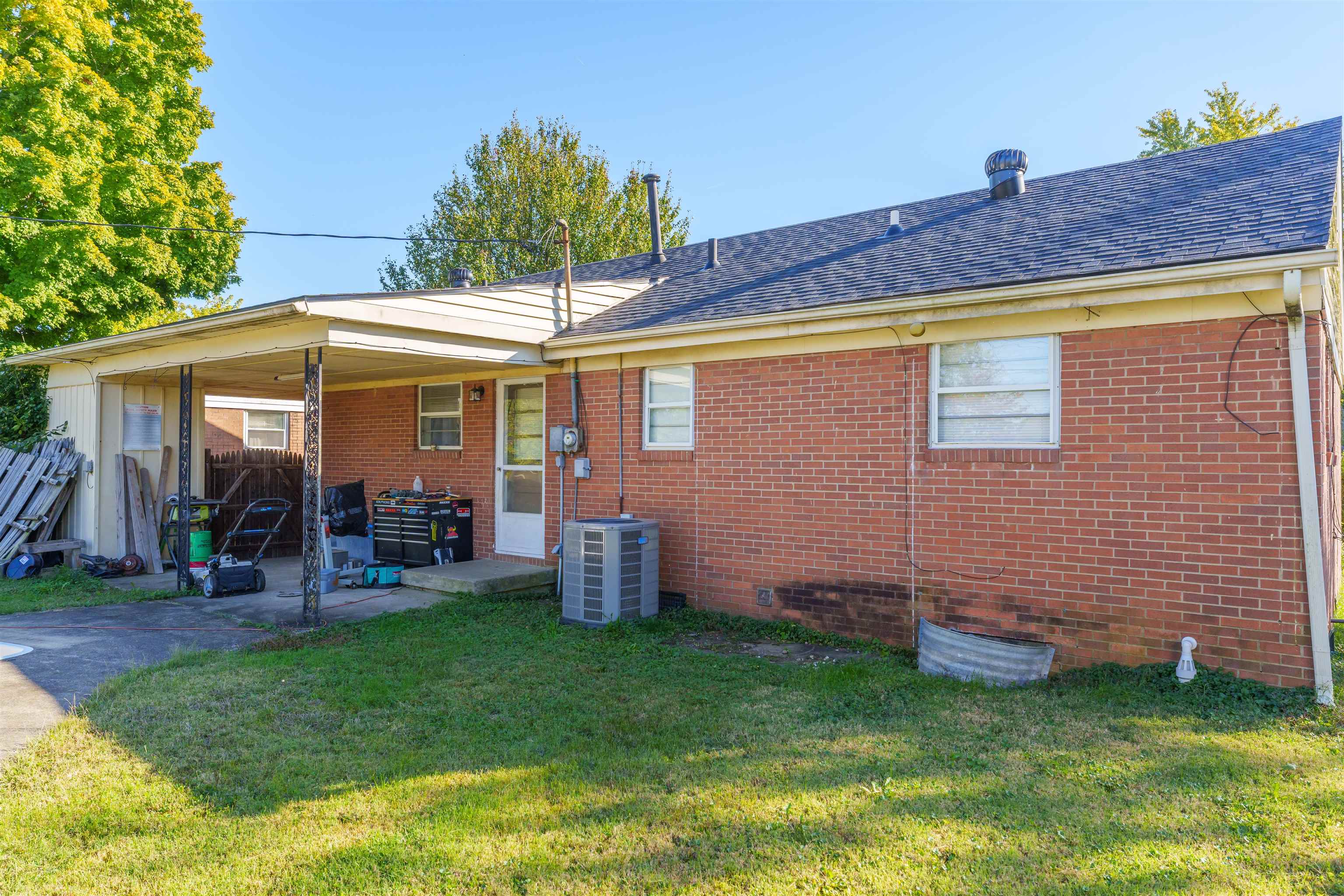 231 Tennyson Dr, Owensboro, Kentucky 42303, 3 Bedrooms Bedrooms, ,1 BathroomBathrooms,Single Family Residence,For Sale,Tennyson Dr,90877