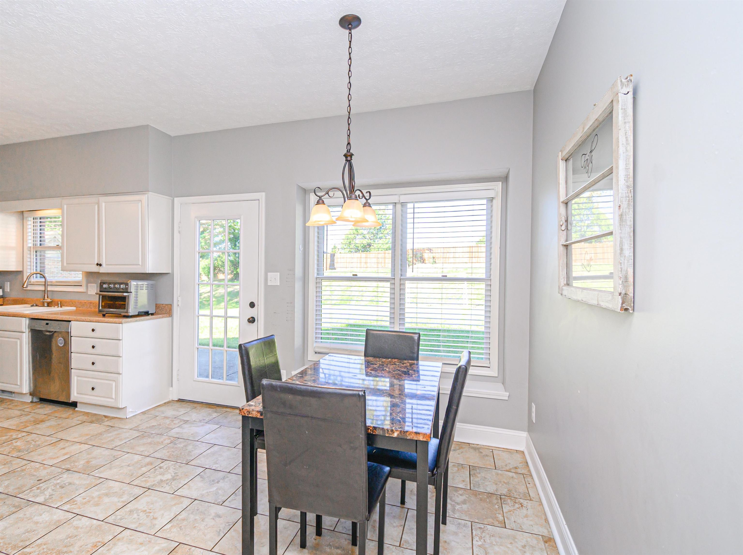 3710 Wood Trace, Owensboro, Kentucky 42303, 4 Bedrooms Bedrooms, ,2 BathroomsBathrooms,Single Family Residence,For Sale,Wood Trace,90886
