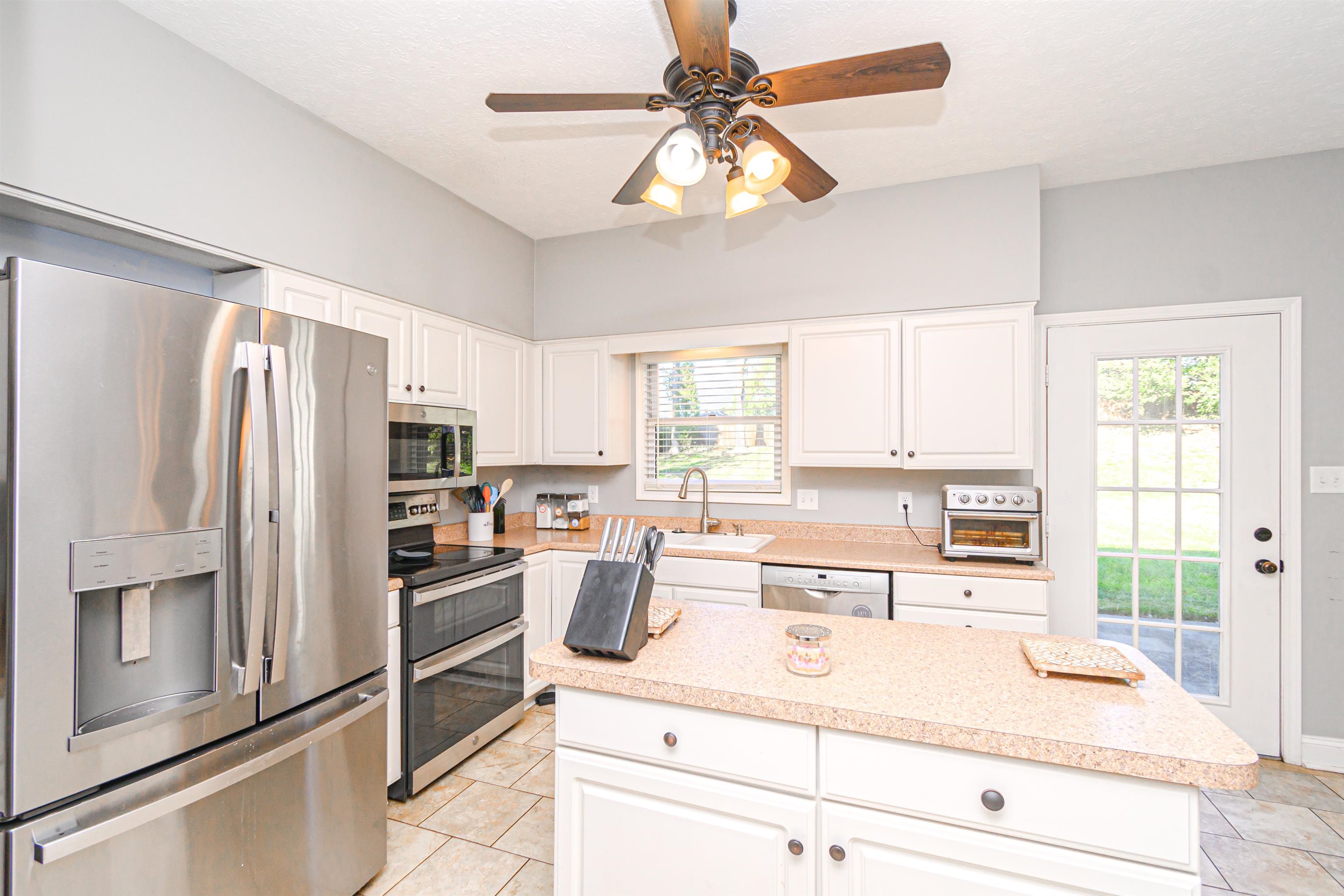 3710 Wood Trace, Owensboro, Kentucky 42303, 4 Bedrooms Bedrooms, ,2 BathroomsBathrooms,Single Family Residence,For Sale,Wood Trace,90886