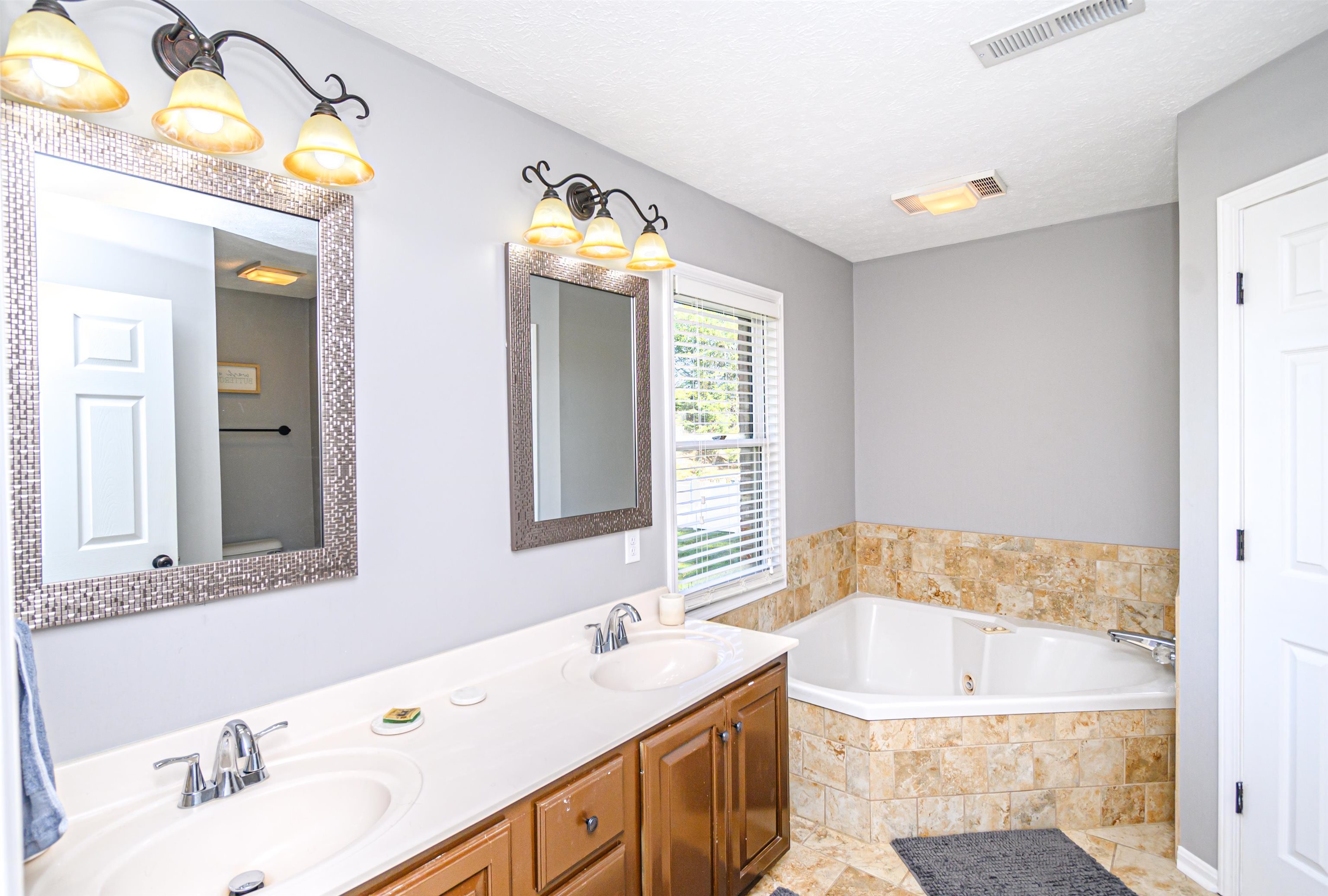 3710 Wood Trace, Owensboro, Kentucky 42303, 4 Bedrooms Bedrooms, ,2 BathroomsBathrooms,Single Family Residence,For Sale,Wood Trace,90886