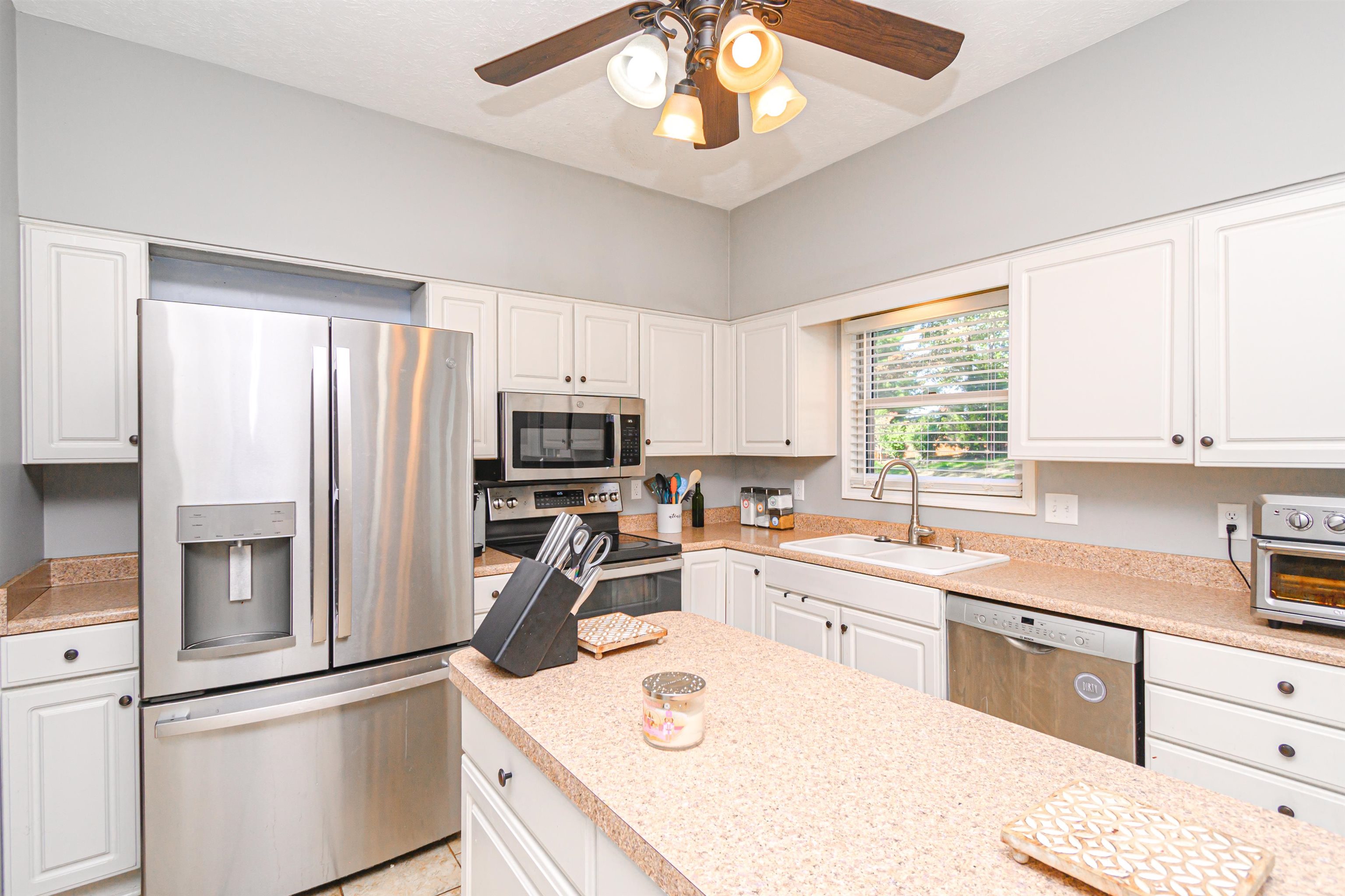 3710 Wood Trace, Owensboro, Kentucky 42303, 4 Bedrooms Bedrooms, ,2 BathroomsBathrooms,Single Family Residence,For Sale,Wood Trace,90886