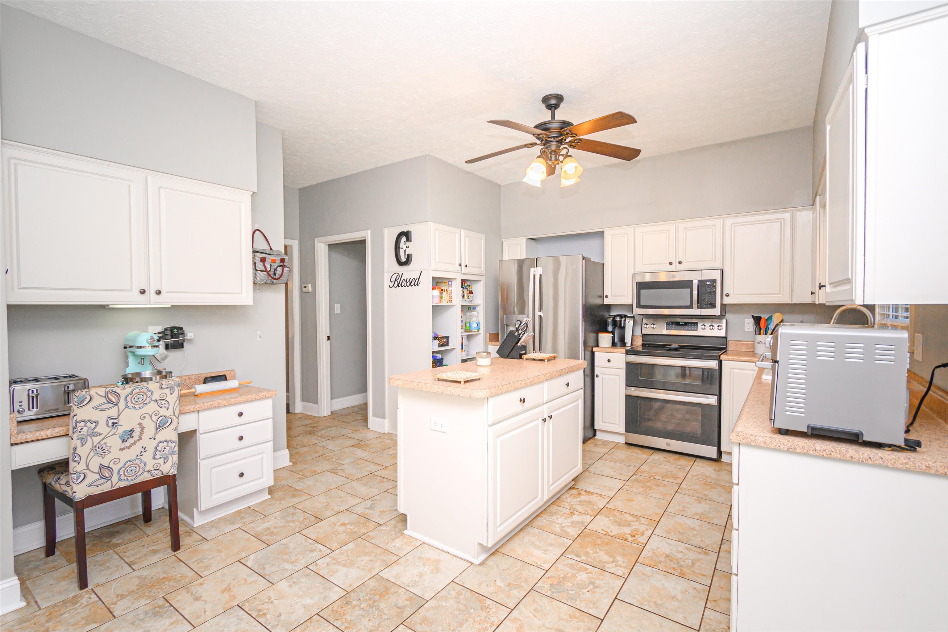 3710 Wood Trace, Owensboro, Kentucky 42303, 4 Bedrooms Bedrooms, ,2 BathroomsBathrooms,Single Family Residence,For Sale,Wood Trace,90886