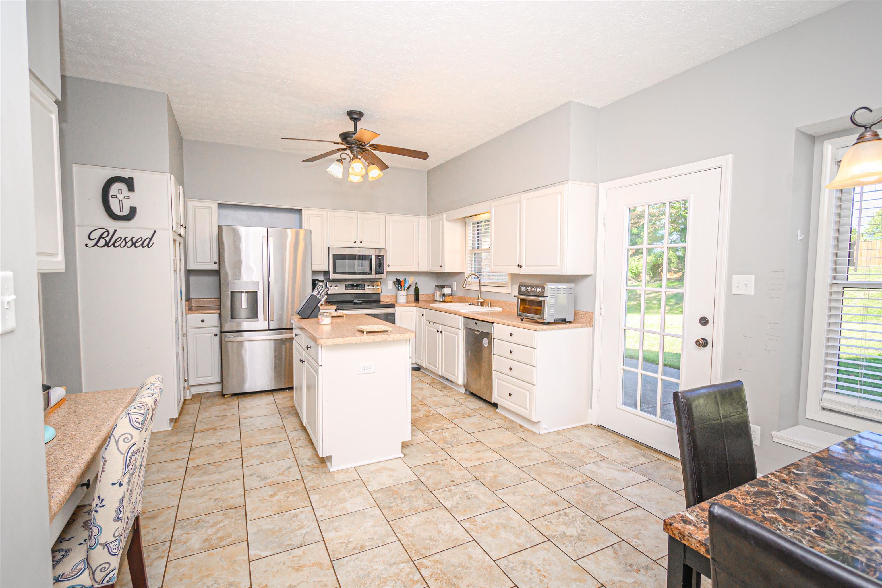 3710 Wood Trace, Owensboro, Kentucky 42303, 4 Bedrooms Bedrooms, ,2 BathroomsBathrooms,Single Family Residence,For Sale,Wood Trace,90886