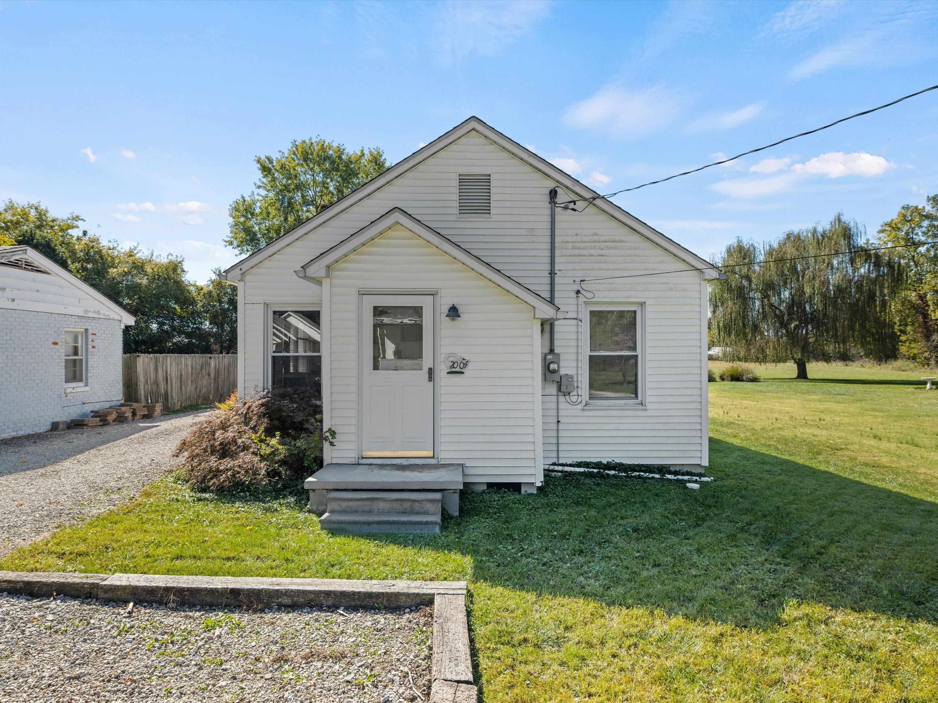 2004 Poplar Ave., Henderson, Kentucky 42420, 2 Bedrooms Bedrooms, ,1 BathroomBathrooms,Single Family Residence,For Sale,Poplar Ave.,90897