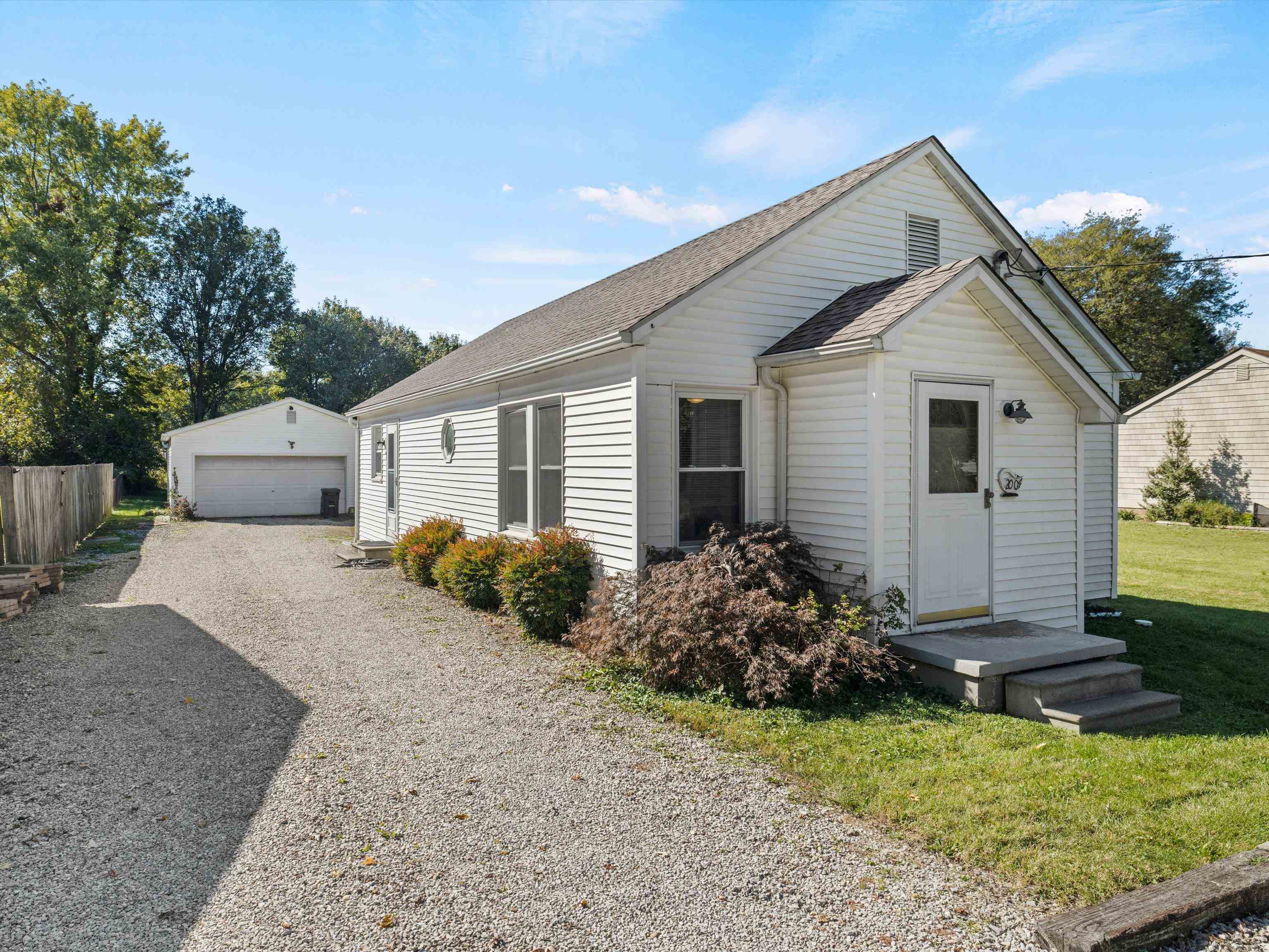 2004 Poplar Ave., Henderson, Kentucky 42420, 2 Bedrooms Bedrooms, ,1 BathroomBathrooms,Single Family Residence,For Sale,Poplar Ave.,90897