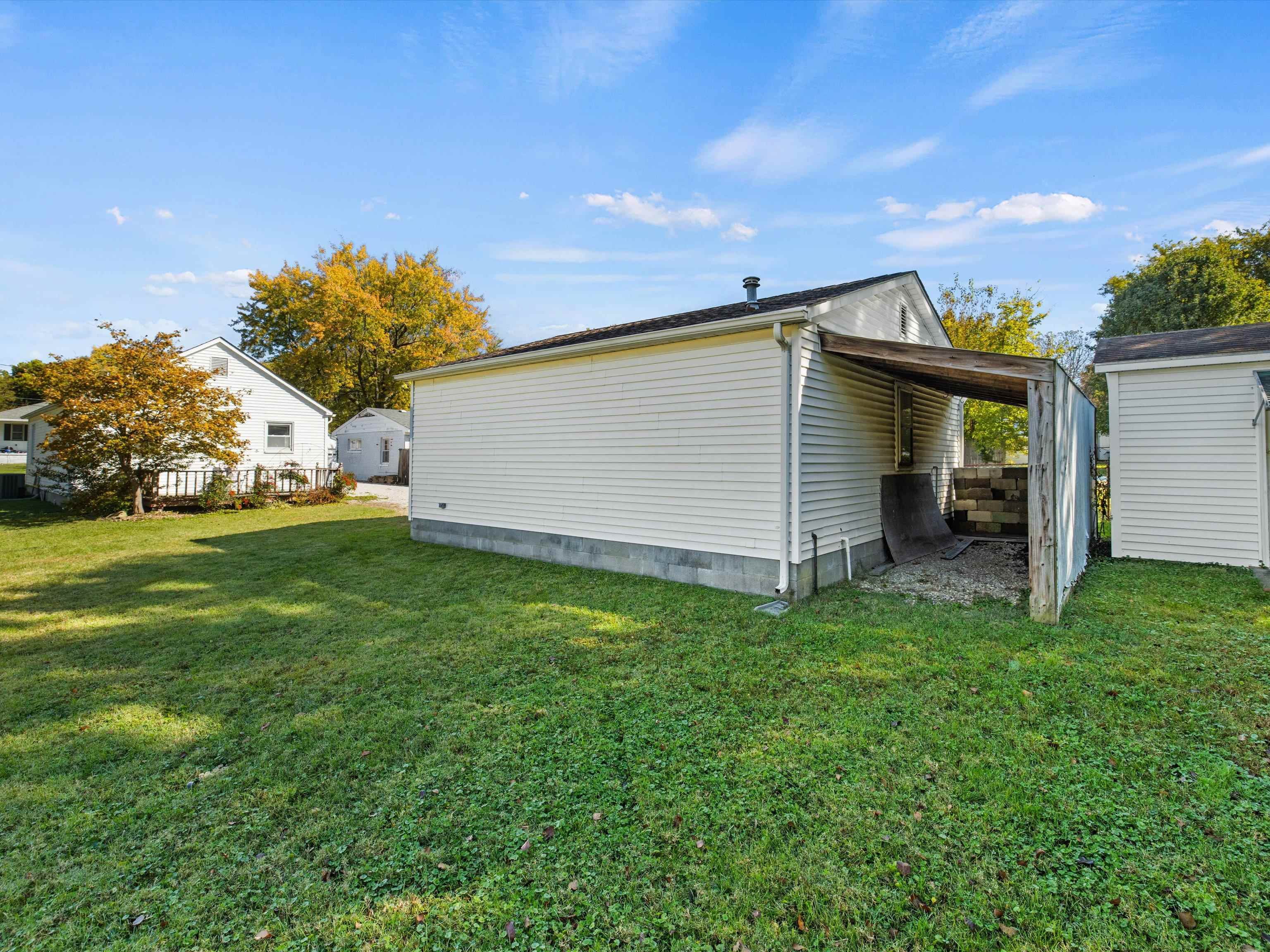 2004 Poplar Ave., Henderson, Kentucky 42420, 2 Bedrooms Bedrooms, ,1 BathroomBathrooms,Single Family Residence,For Sale,Poplar Ave.,90897