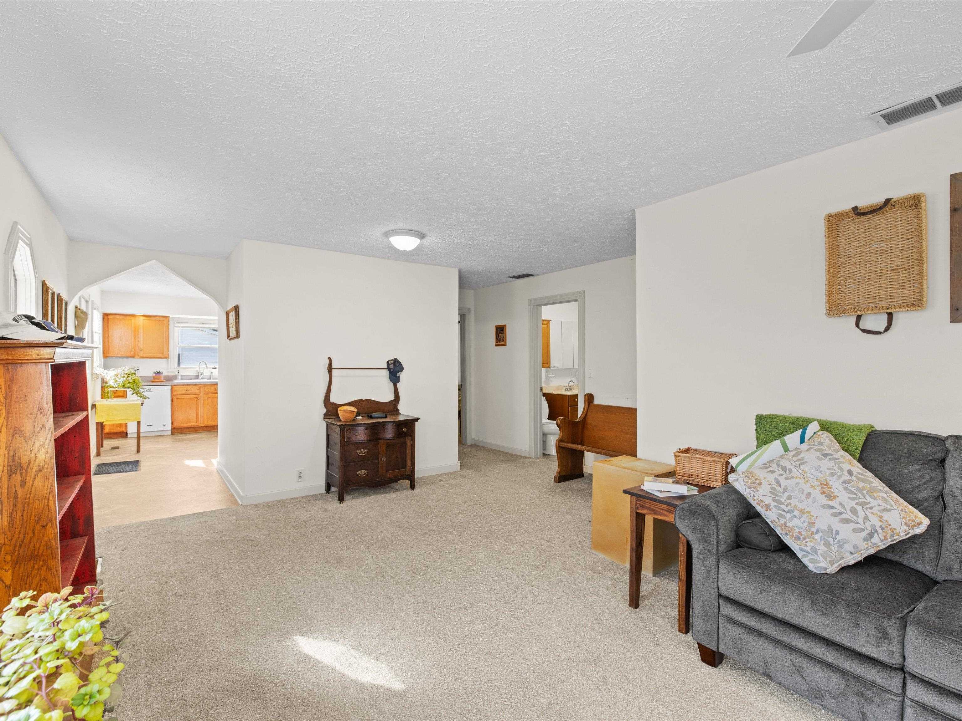 2004 Poplar Ave., Henderson, Kentucky 42420, 2 Bedrooms Bedrooms, ,1 BathroomBathrooms,Single Family Residence,For Sale,Poplar Ave.,90897