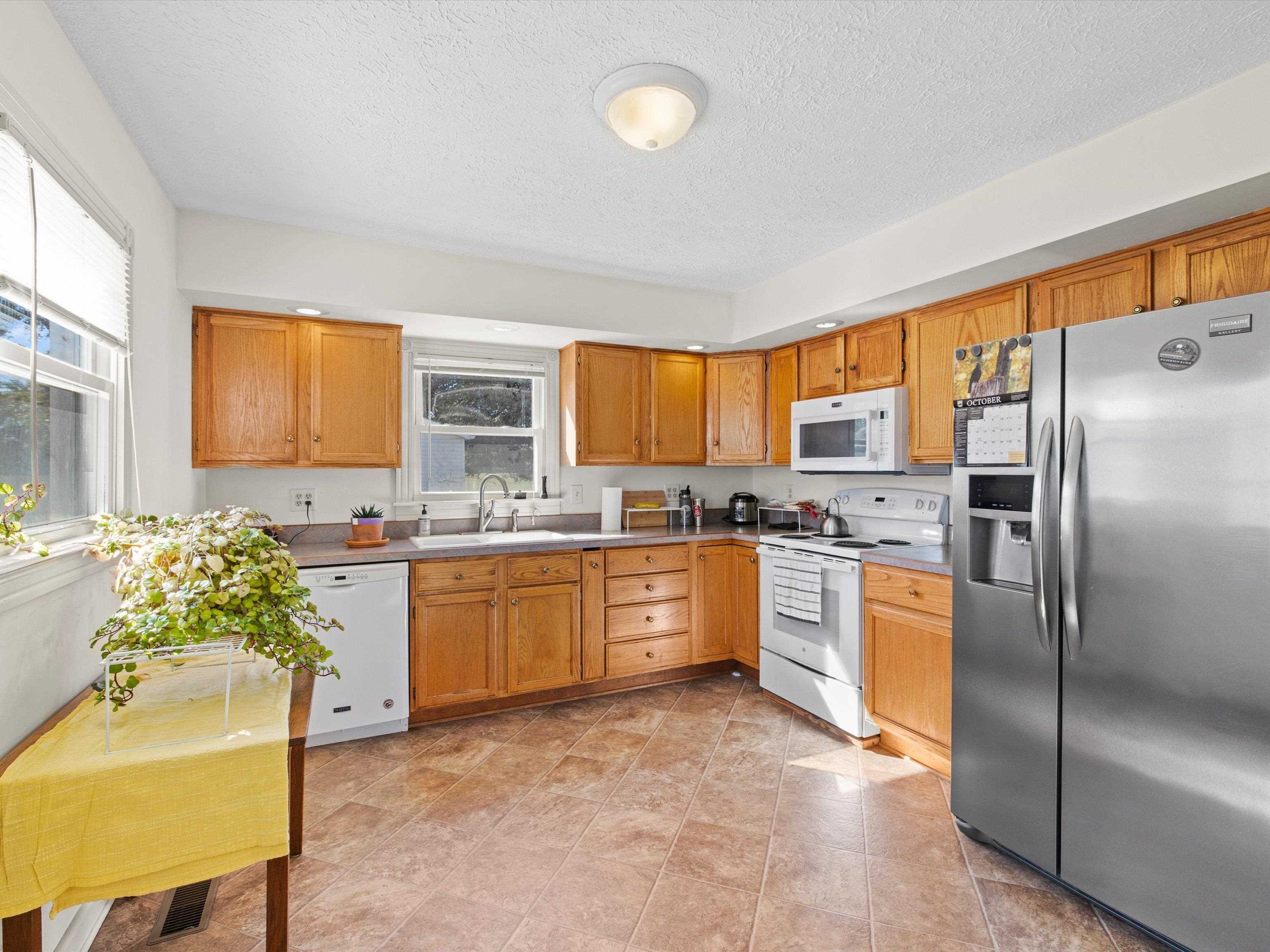 2004 Poplar Ave., Henderson, Kentucky 42420, 2 Bedrooms Bedrooms, ,1 BathroomBathrooms,Single Family Residence,For Sale,Poplar Ave.,90897