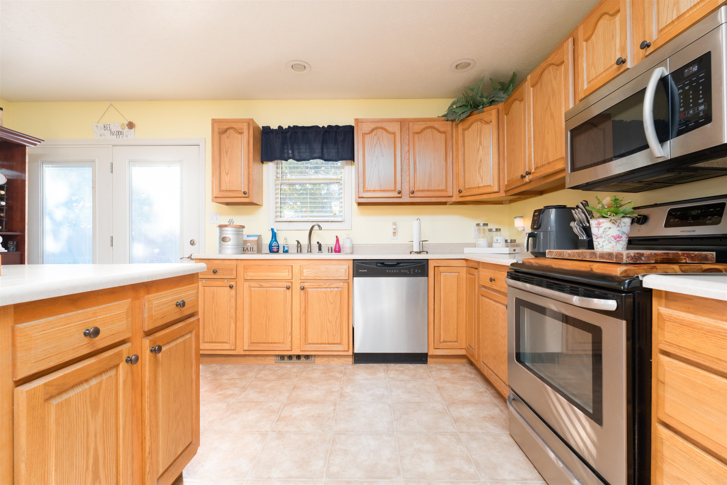 102 Goldfinch Drive, Owensboro, Kentucky 42301, 3 Bedrooms Bedrooms, ,2 BathroomsBathrooms,Single Family Residence,For Sale,Goldfinch Drive,90910