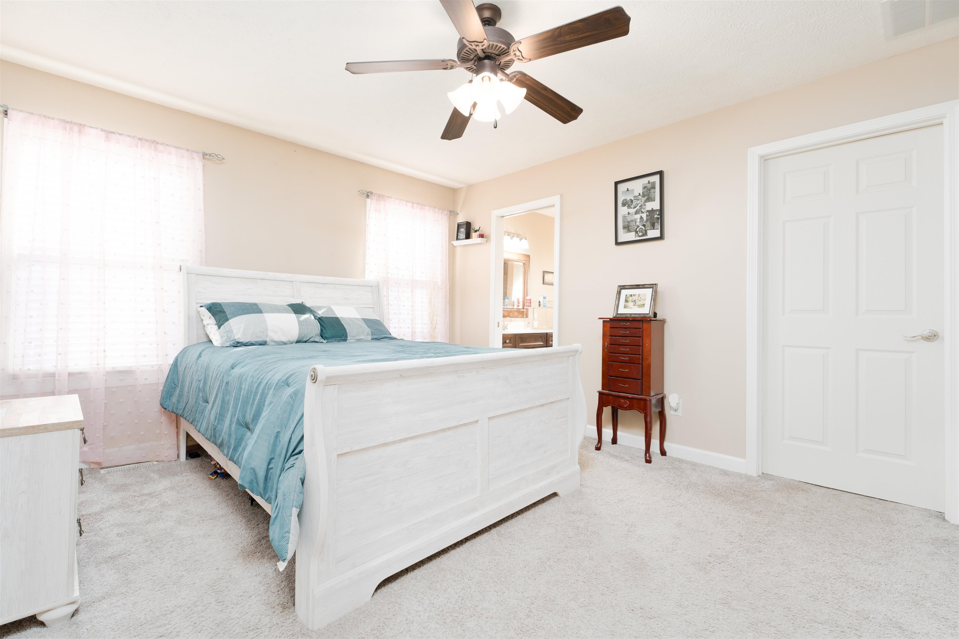 102 Goldfinch Drive, Owensboro, Kentucky 42301, 3 Bedrooms Bedrooms, ,2 BathroomsBathrooms,Single Family Residence,For Sale,Goldfinch Drive,90910