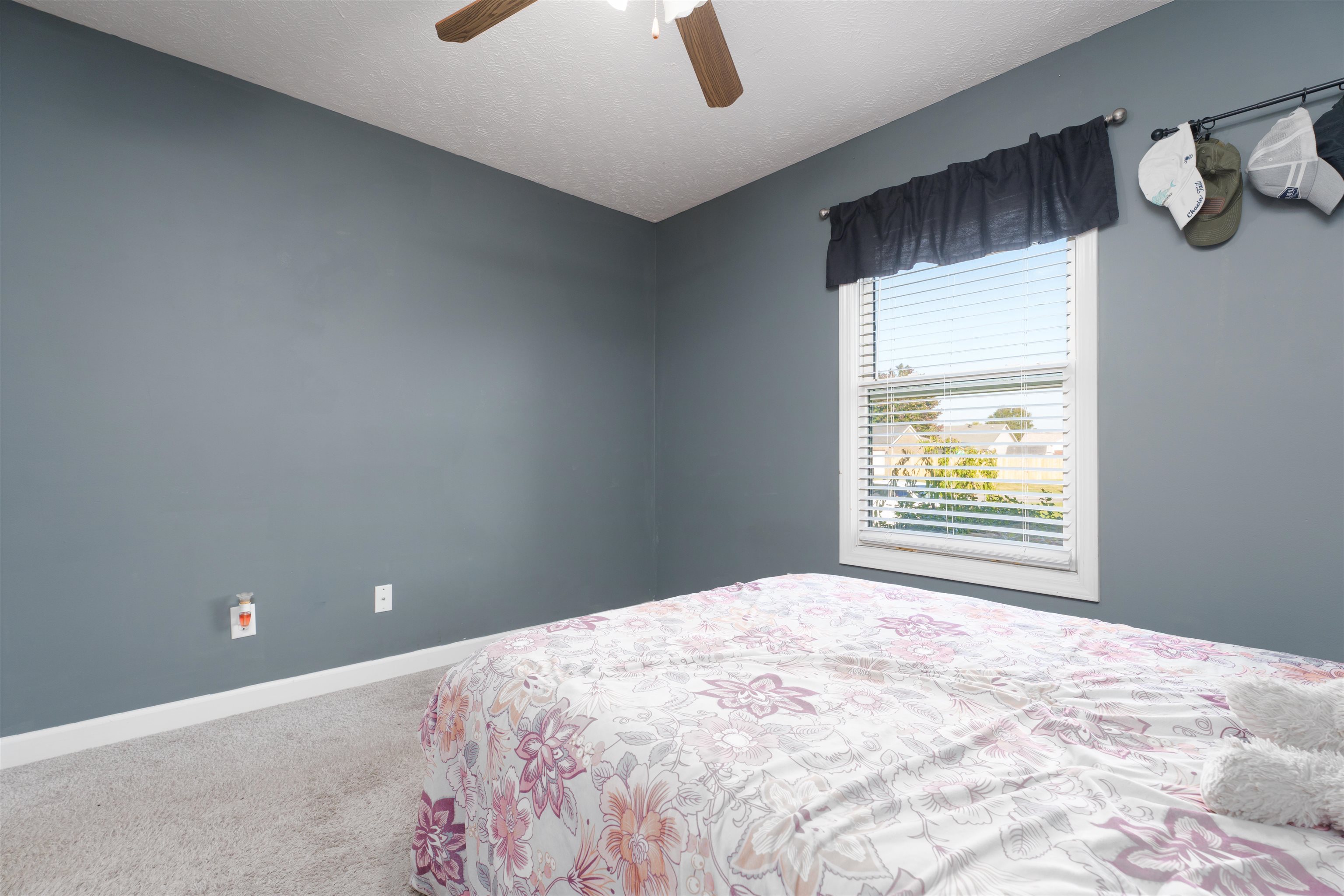 102 Goldfinch Drive, Owensboro, Kentucky 42301, 3 Bedrooms Bedrooms, ,2 BathroomsBathrooms,Single Family Residence,For Sale,Goldfinch Drive,90910