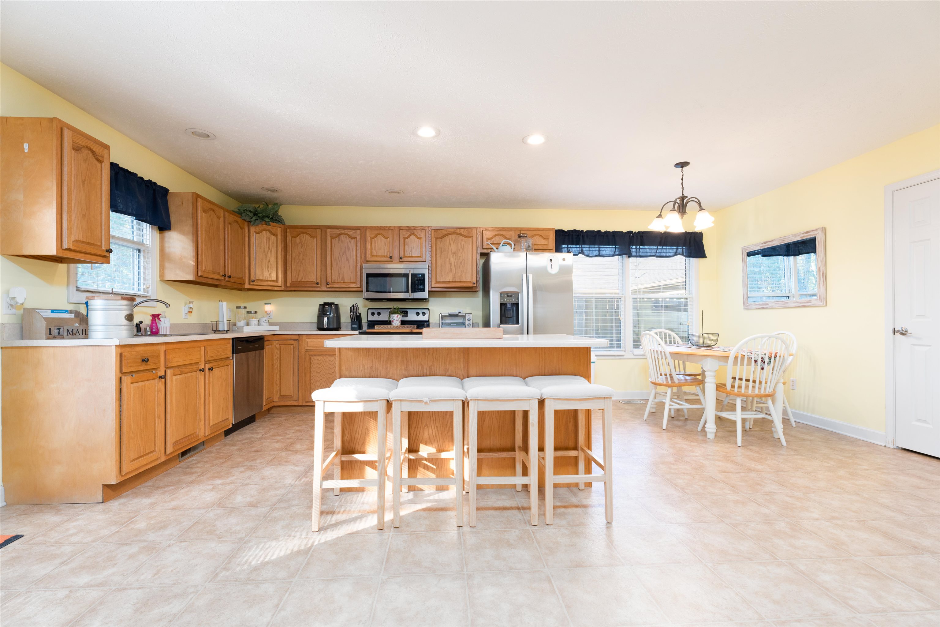102 Goldfinch Drive, Owensboro, Kentucky 42301, 3 Bedrooms Bedrooms, ,2 BathroomsBathrooms,Single Family Residence,For Sale,Goldfinch Drive,90910