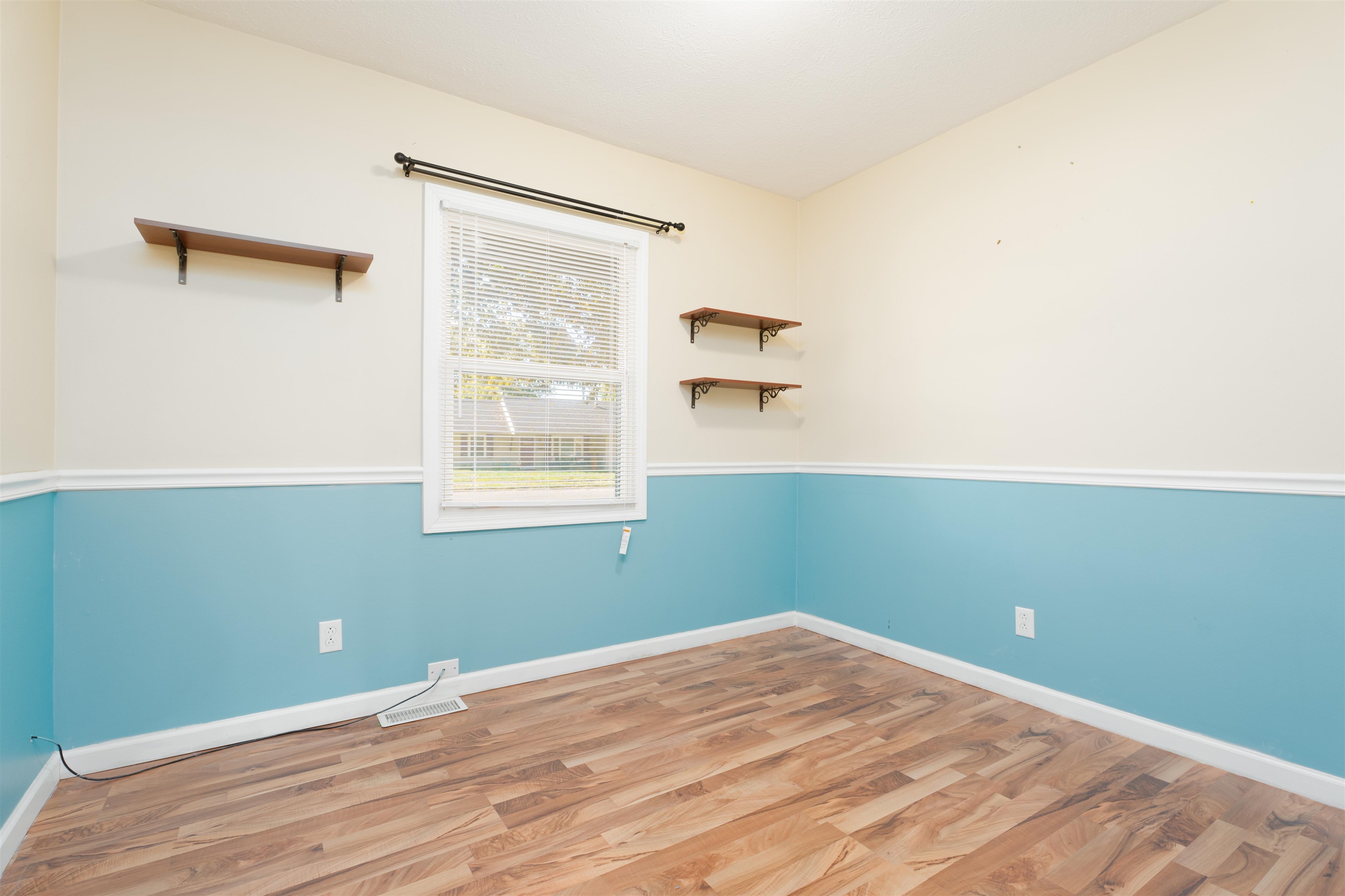 2221 Biscayne Dr, Owensboro, Kentucky 42301, 3 Bedrooms Bedrooms, ,1 BathroomBathrooms,Single Family Residence,For Sale,Biscayne Dr,90917