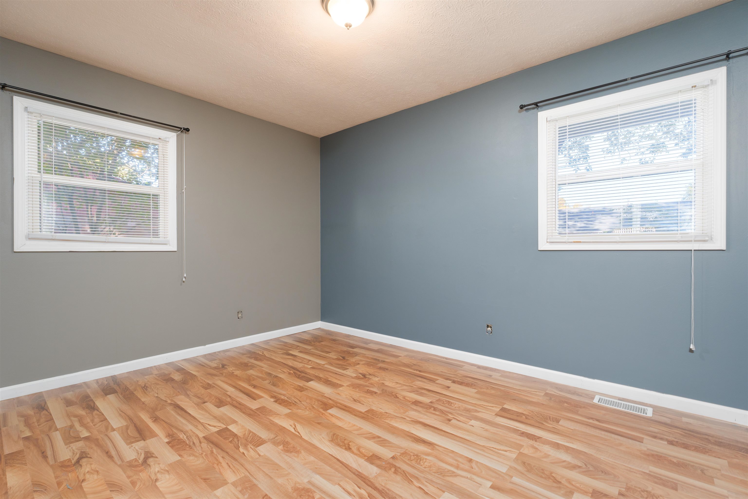 2221 Biscayne Dr, Owensboro, Kentucky 42301, 3 Bedrooms Bedrooms, ,1 BathroomBathrooms,Single Family Residence,For Sale,Biscayne Dr,90917