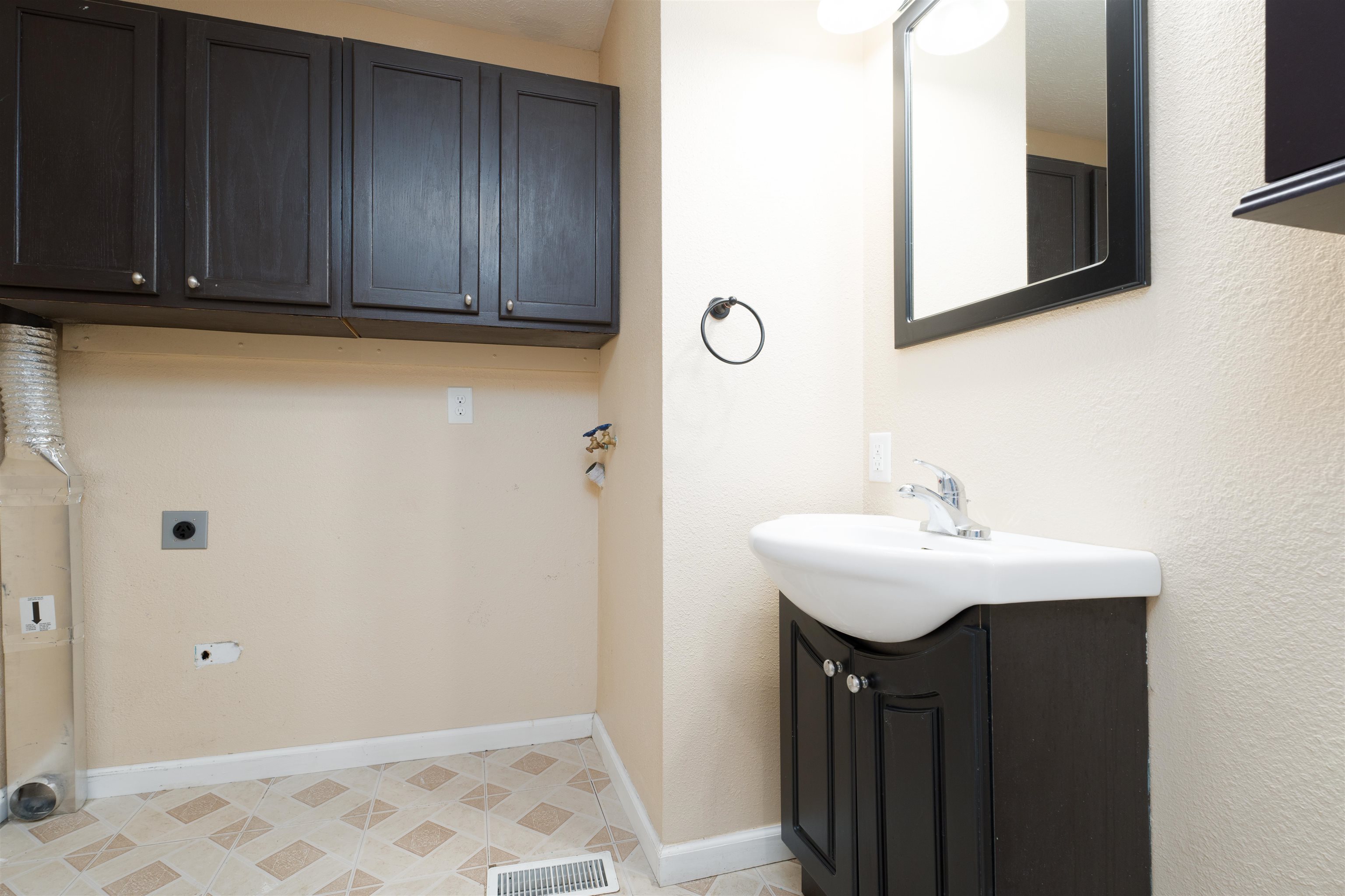 2221 Biscayne Dr, Owensboro, Kentucky 42301, 3 Bedrooms Bedrooms, ,1 BathroomBathrooms,Single Family Residence,For Sale,Biscayne Dr,90917