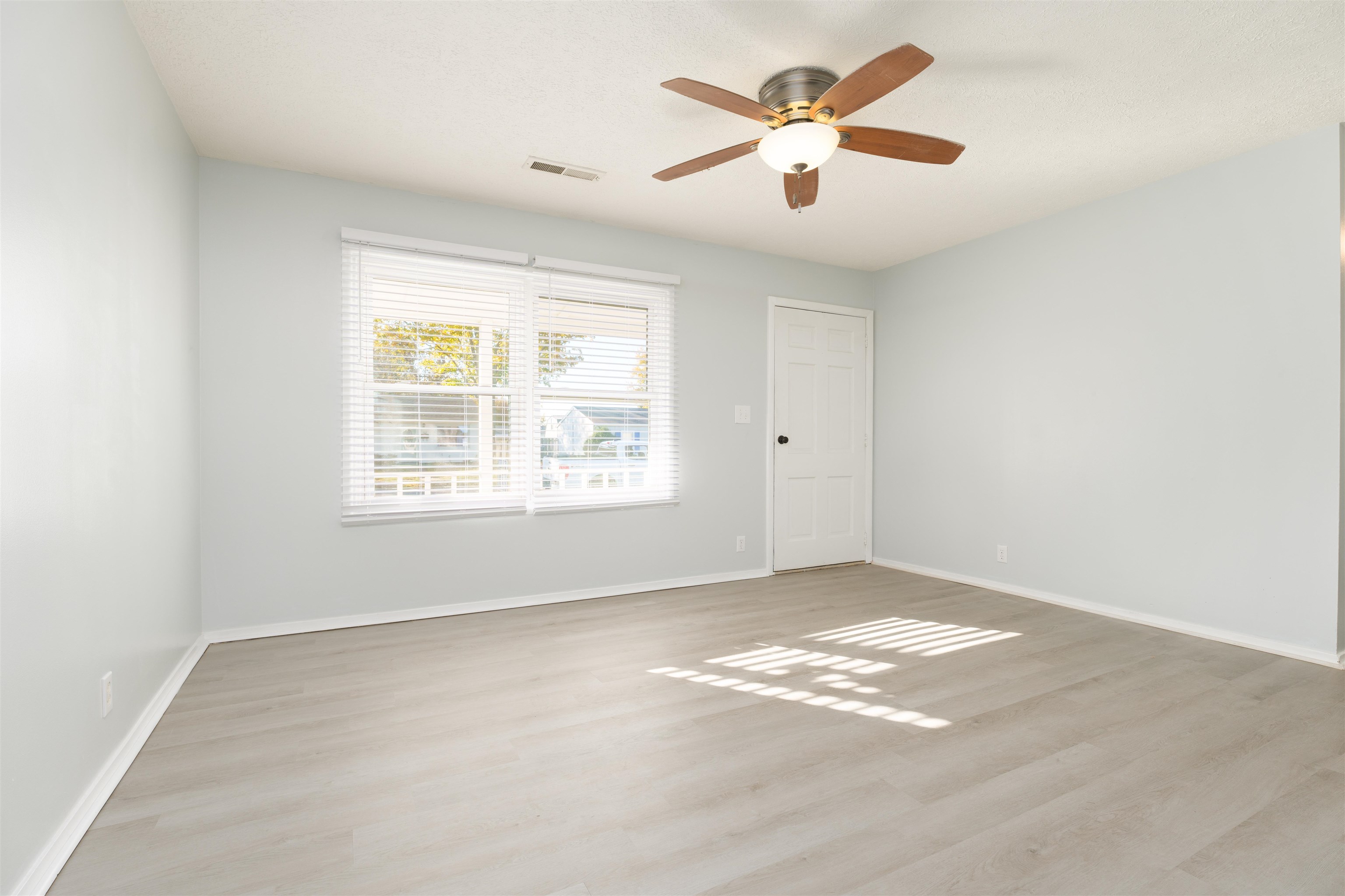665 Greenbriar St., Owensboro, Kentucky 42301, 3 Bedrooms Bedrooms, ,1 BathroomBathrooms,Single Family Residence,For Sale,Greenbriar St.,90922