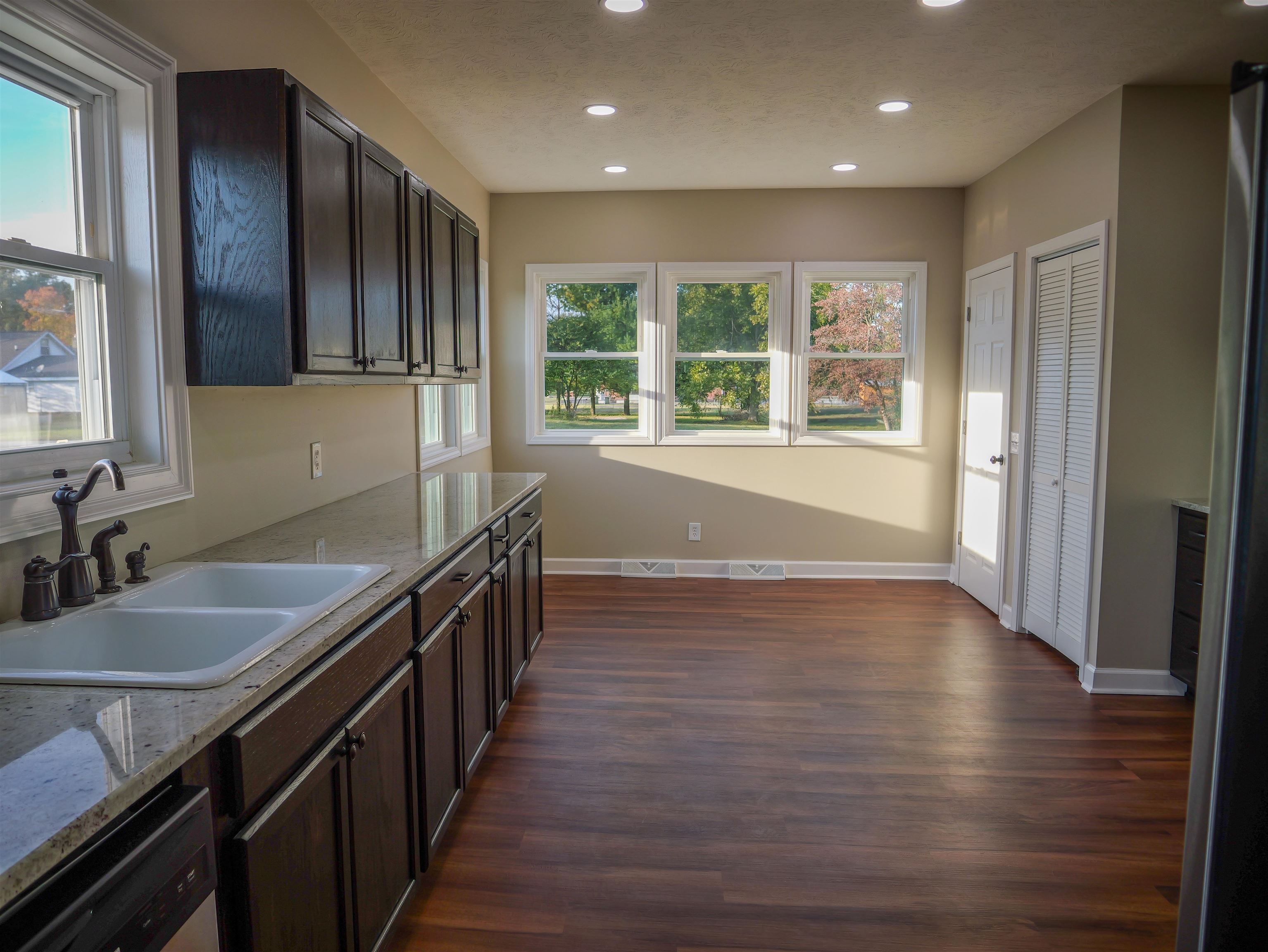 130 7th St, Calhoun, Kentucky 42327, 5 Bedrooms Bedrooms, ,2 BathroomsBathrooms,Single Family Residence,For Sale,7th St,90924