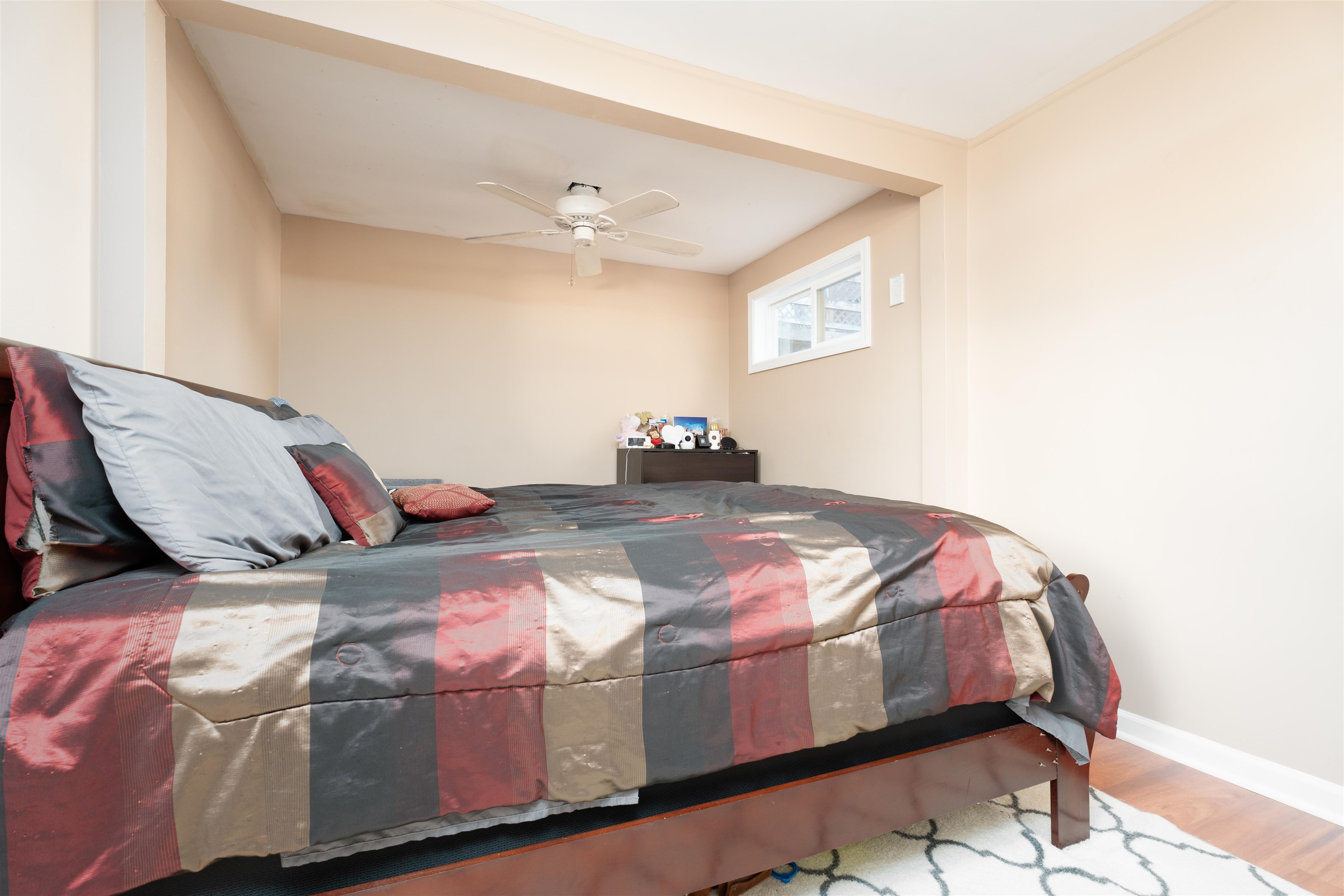 126 18th St, Owensboro, Kentucky 42303, 3 Bedrooms Bedrooms, ,1 BathroomBathrooms,Single Family Residence,For Sale,18th St,90933