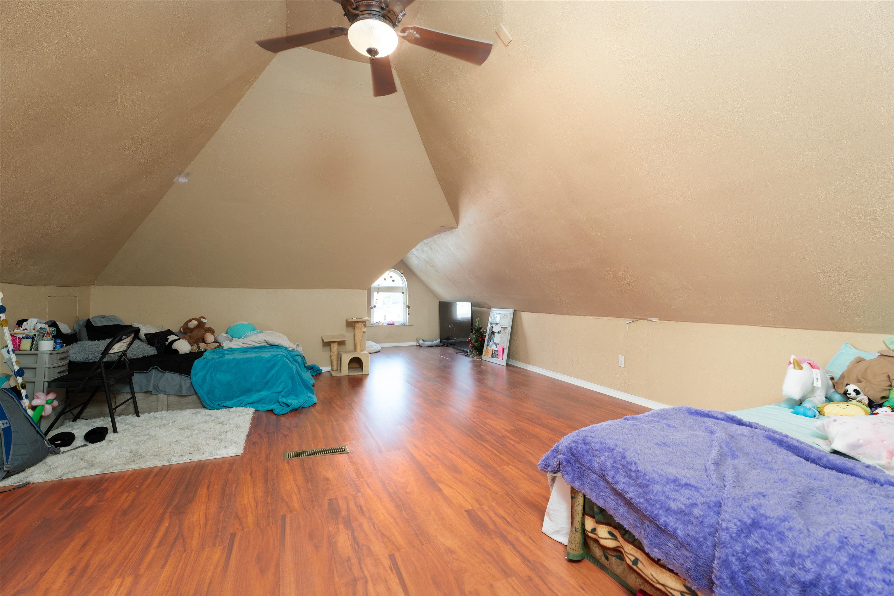 126 18th St, Owensboro, Kentucky 42303, 3 Bedrooms Bedrooms, ,1 BathroomBathrooms,Single Family Residence,For Sale,18th St,90933