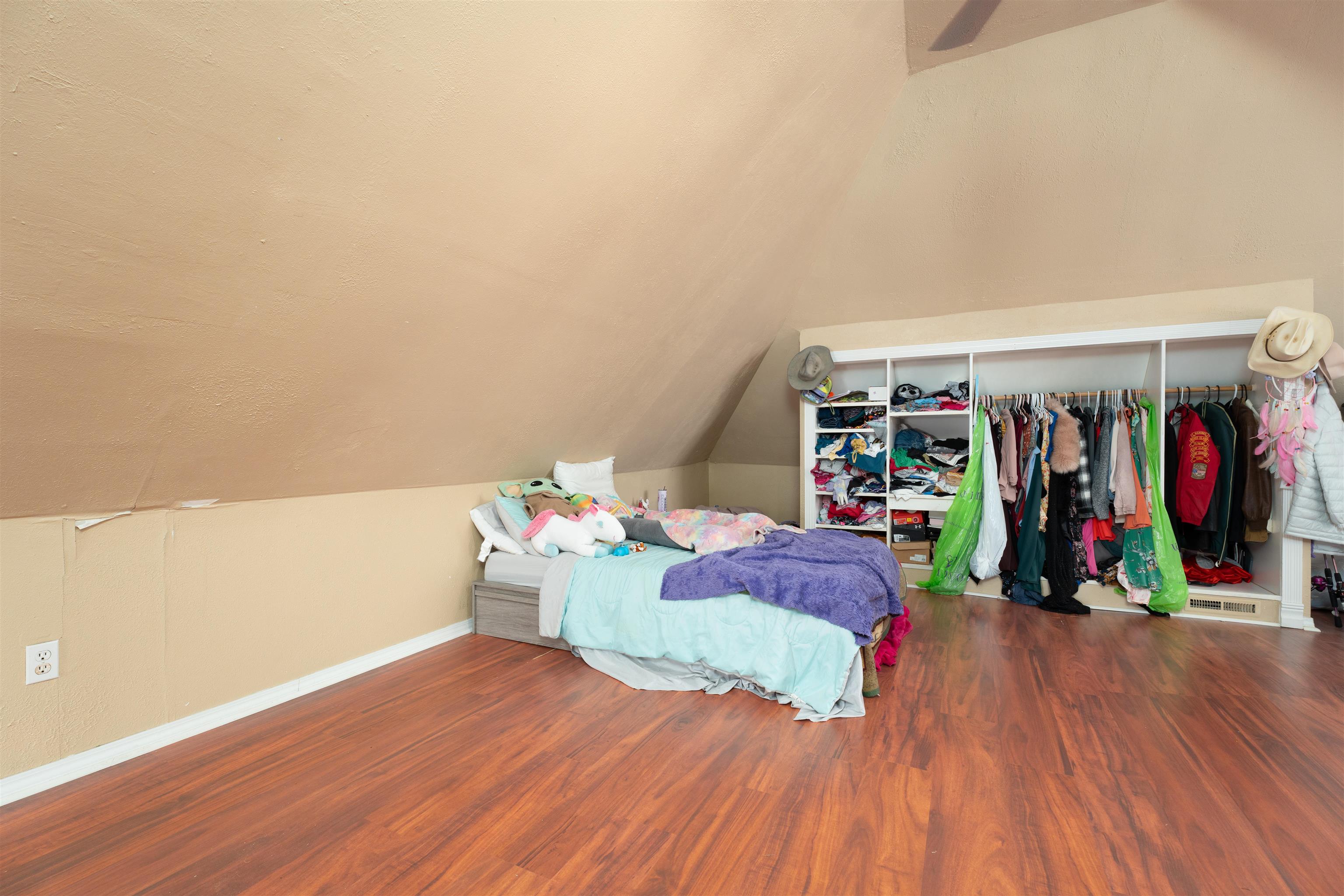 126 18th St, Owensboro, Kentucky 42303, 3 Bedrooms Bedrooms, ,1 BathroomBathrooms,Single Family Residence,For Sale,18th St,90933