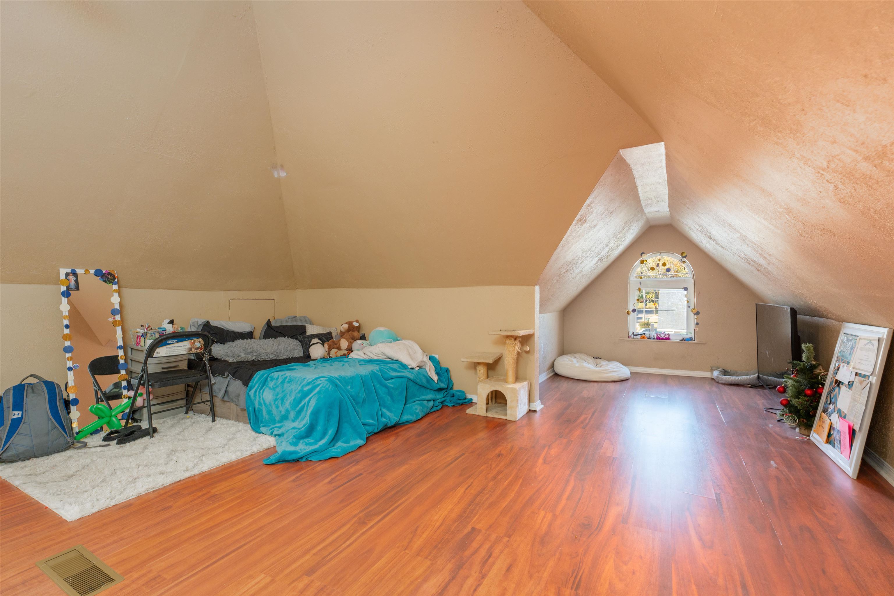 126 18th St, Owensboro, Kentucky 42303, 3 Bedrooms Bedrooms, ,1 BathroomBathrooms,Single Family Residence,For Sale,18th St,90933