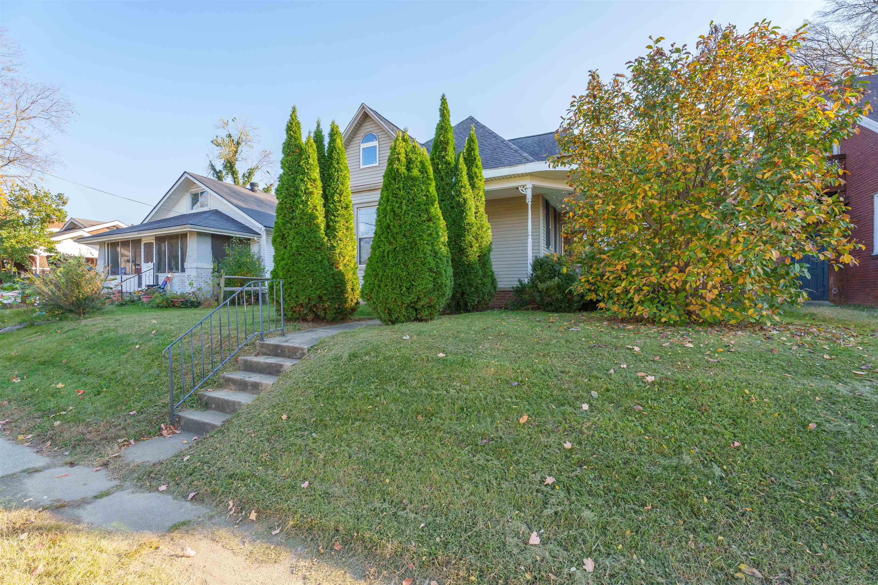 126 18th St, Owensboro, Kentucky 42303, 3 Bedrooms Bedrooms, ,1 BathroomBathrooms,Single Family Residence,For Sale,18th St,90933