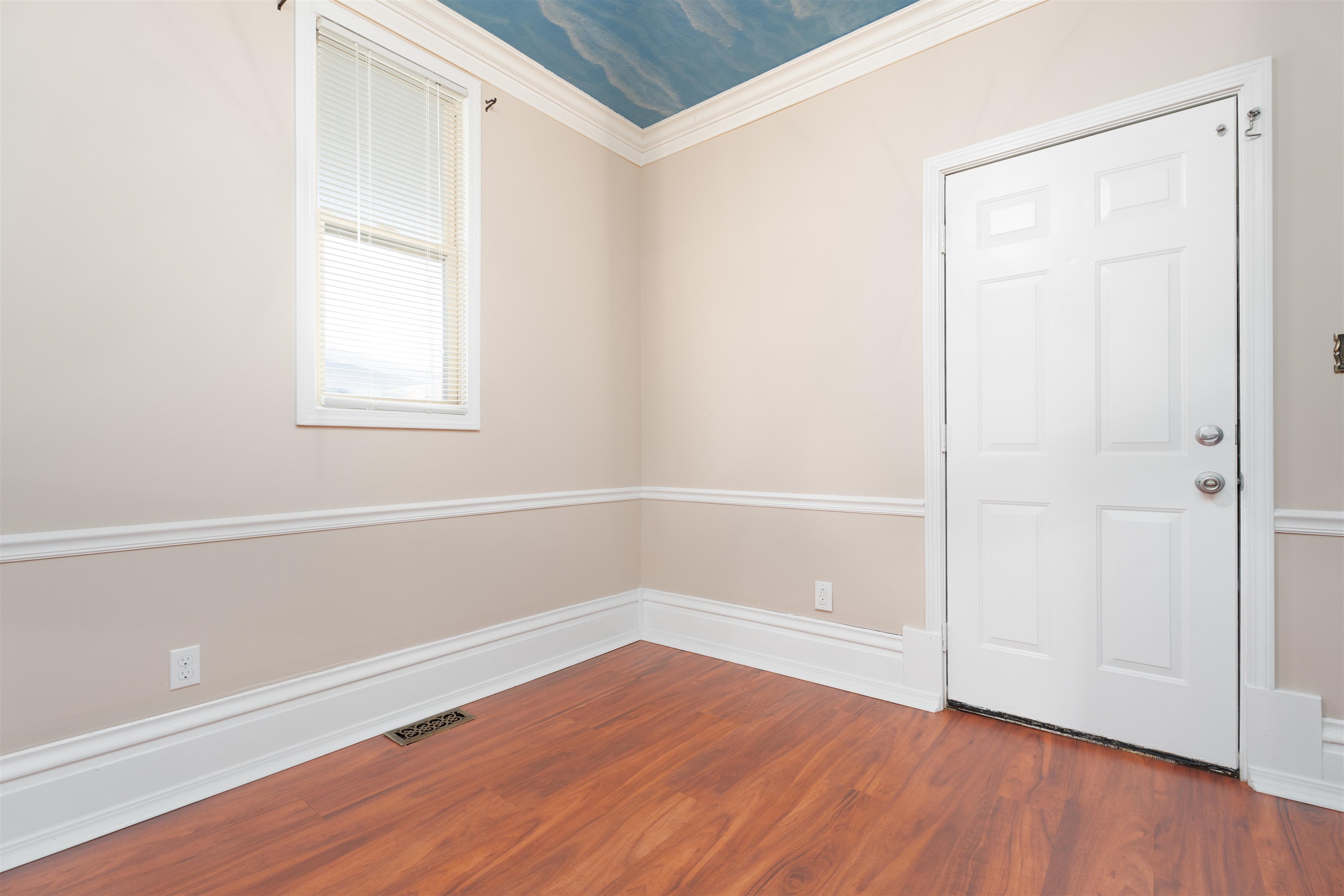 126 18th St, Owensboro, Kentucky 42303, 3 Bedrooms Bedrooms, ,1 BathroomBathrooms,Single Family Residence,For Sale,18th St,90933