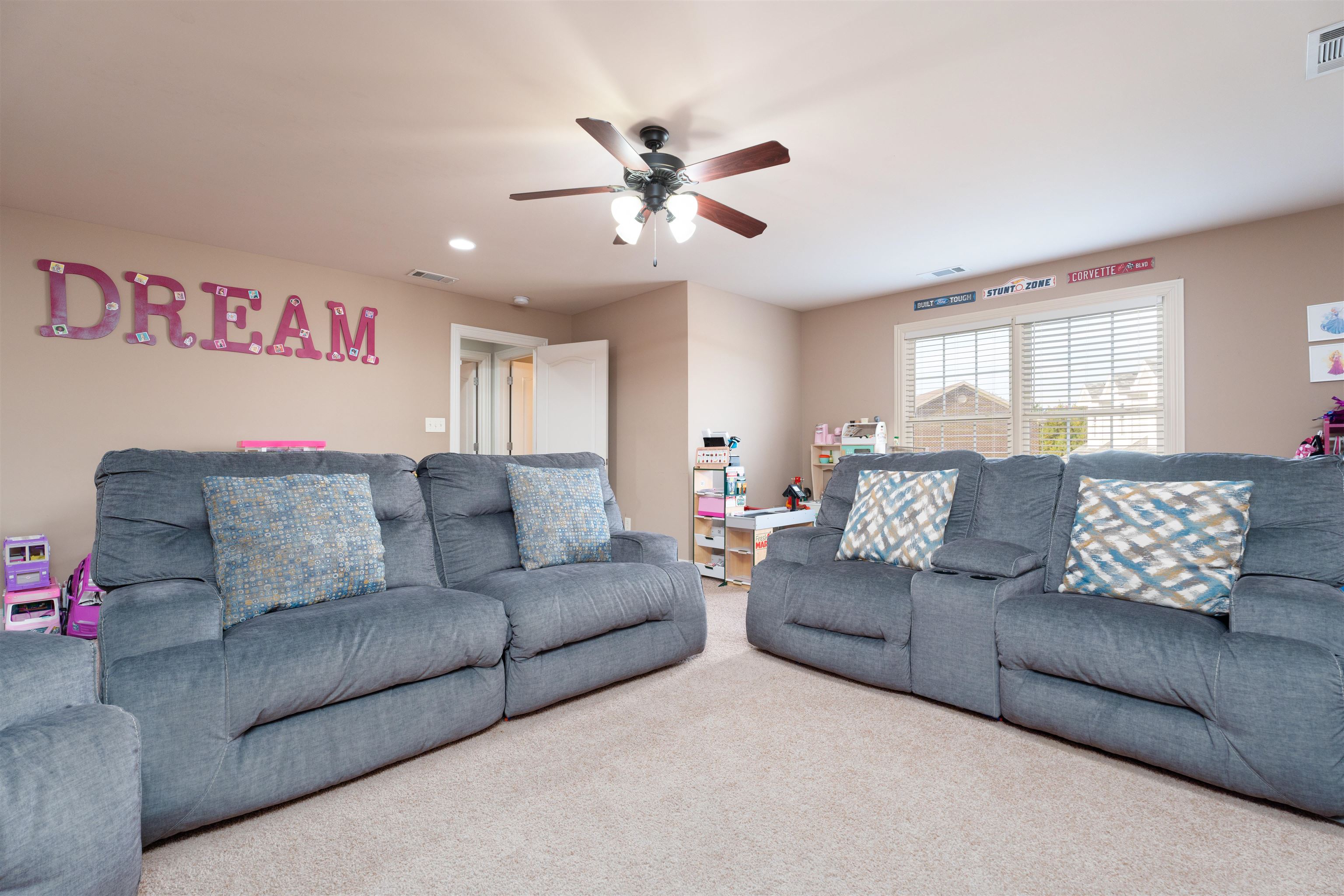 2813 Glencrest Dr, Owensboro, Kentucky 42303-4577, 5 Bedrooms Bedrooms, ,3 BathroomsBathrooms,Single Family Residence,For Sale,Glencrest Dr,90950