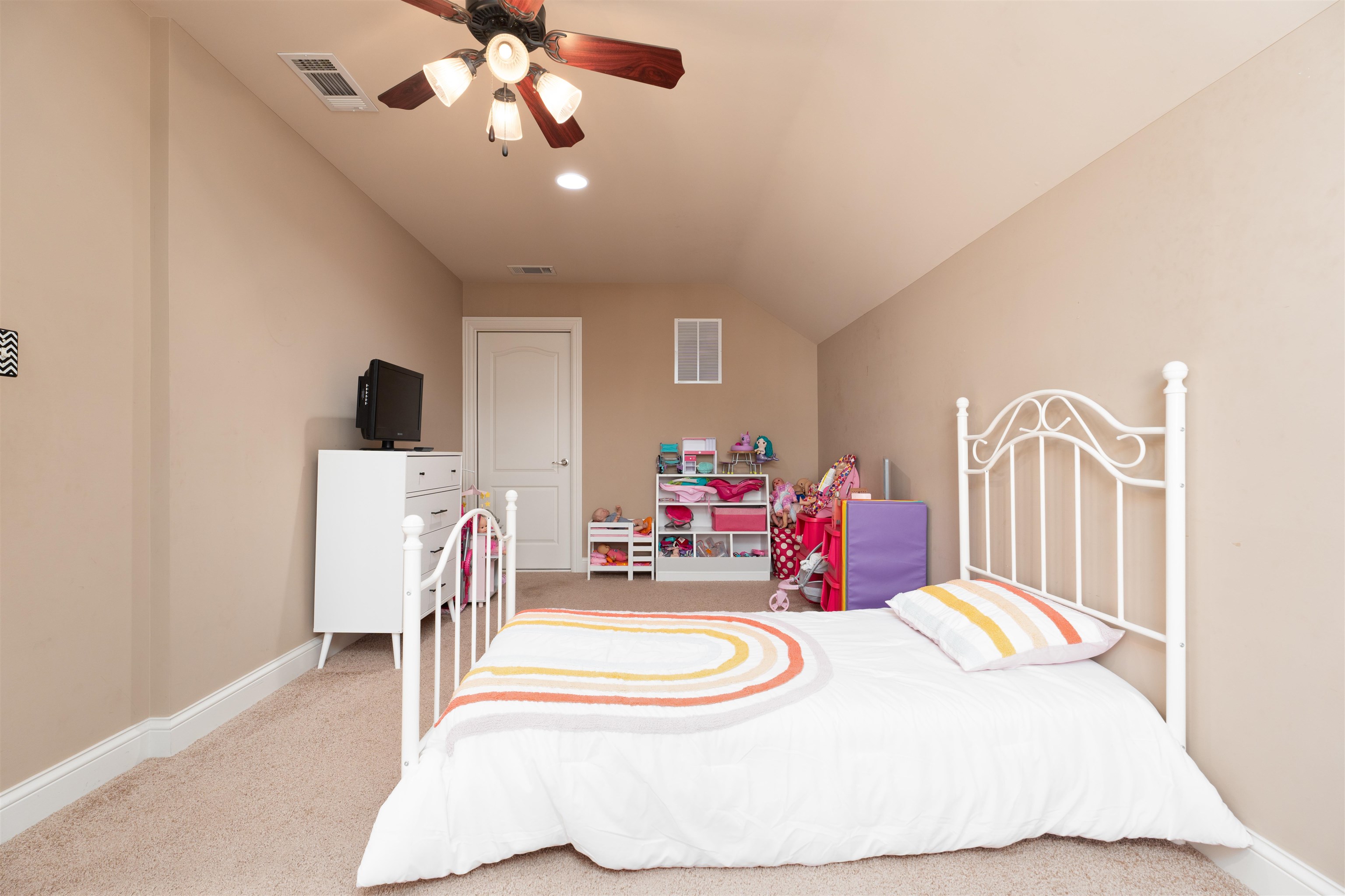 2813 Glencrest Dr, Owensboro, Kentucky 42303-4577, 5 Bedrooms Bedrooms, ,3 BathroomsBathrooms,Single Family Residence,For Sale,Glencrest Dr,90950