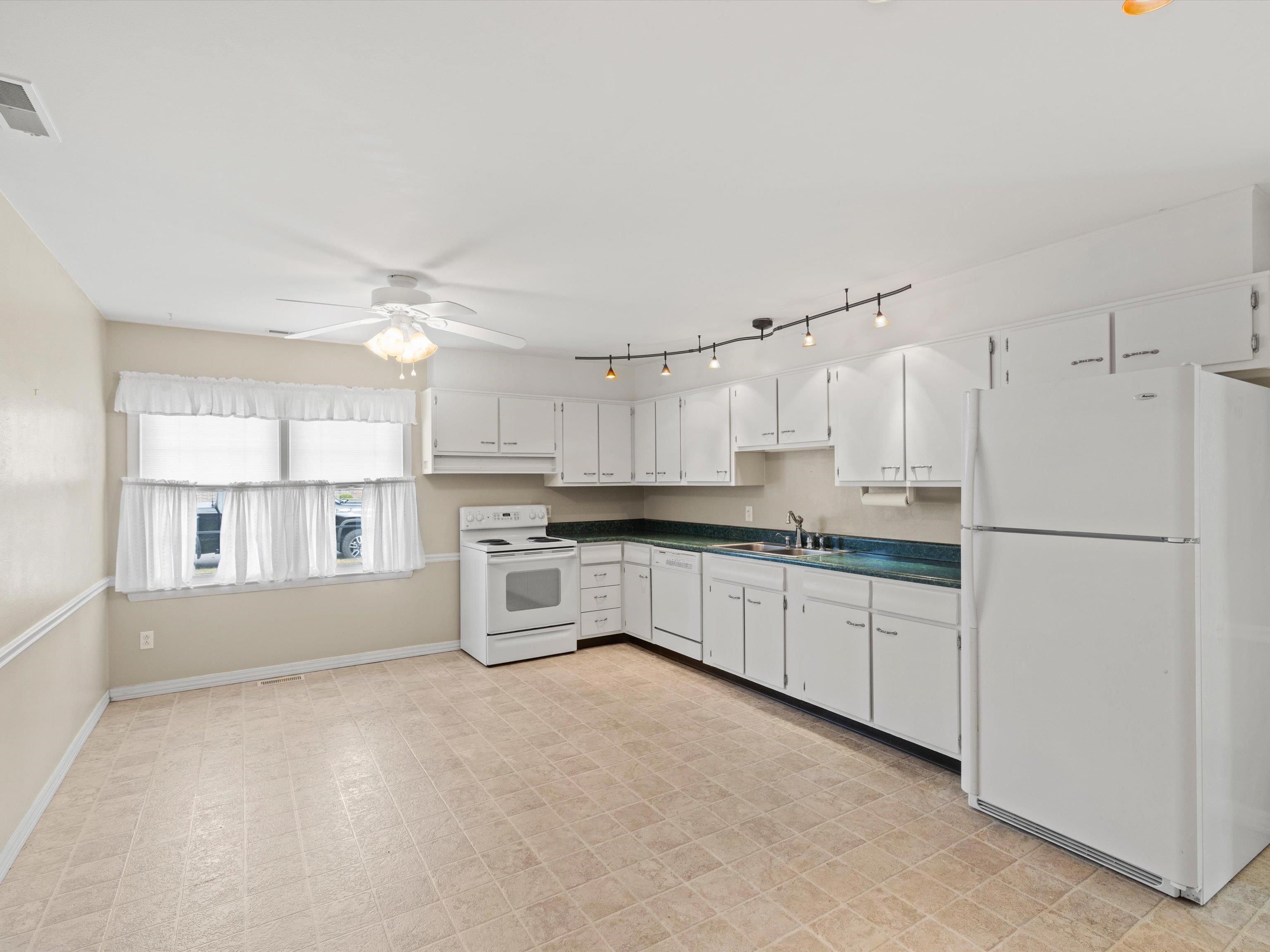 2332 Wintergreen Loop N, Owensboro, Kentucky 42301, 3 Bedrooms Bedrooms, ,2 BathroomsBathrooms,Single Family Residence,For Sale,Wintergreen Loop N,90954