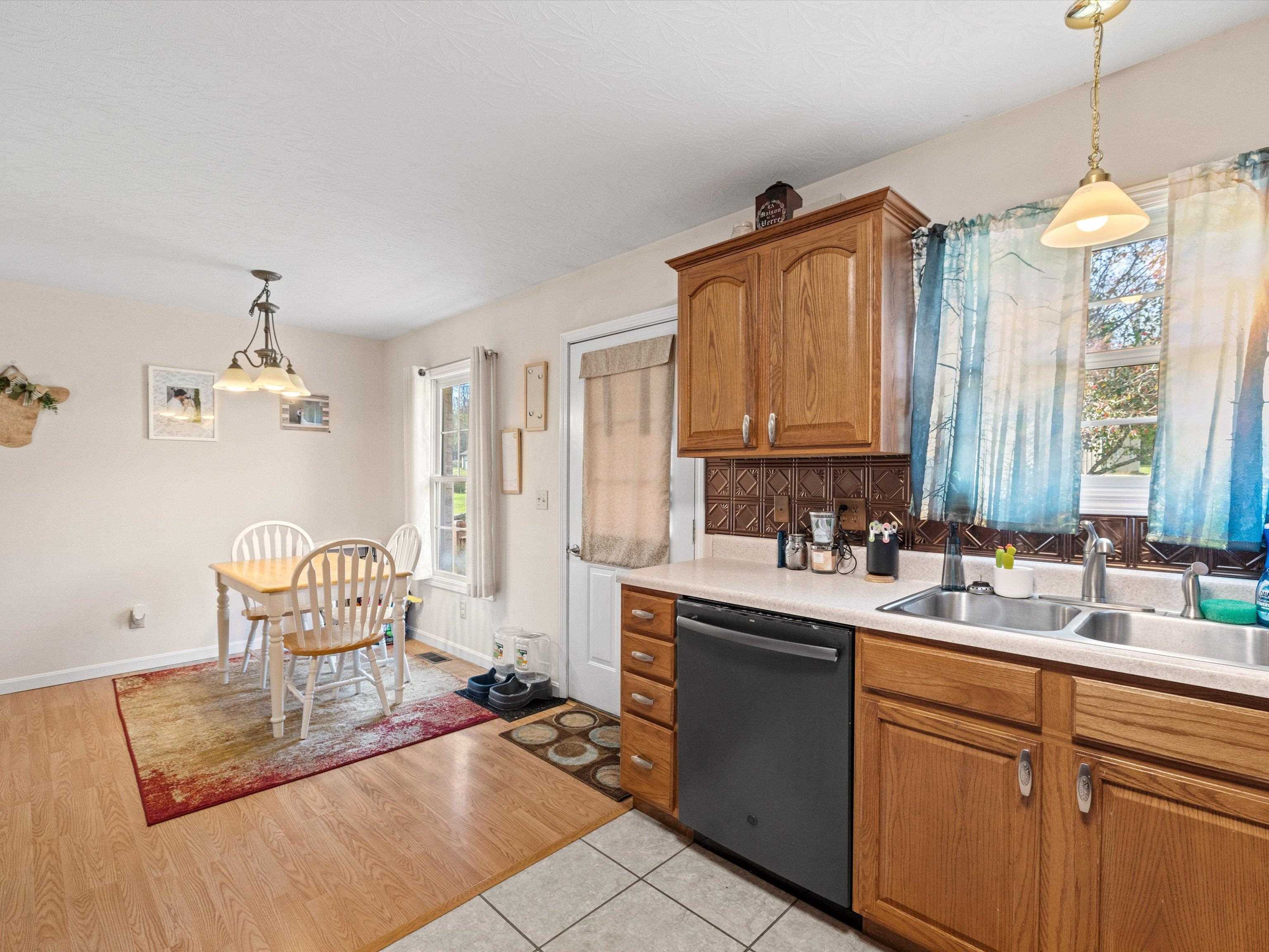 509 Oak St, Cloverport, Kentucky 40111, 3 Bedrooms Bedrooms, ,2 BathroomsBathrooms,Single Family Residence,For Sale,Oak St,90955