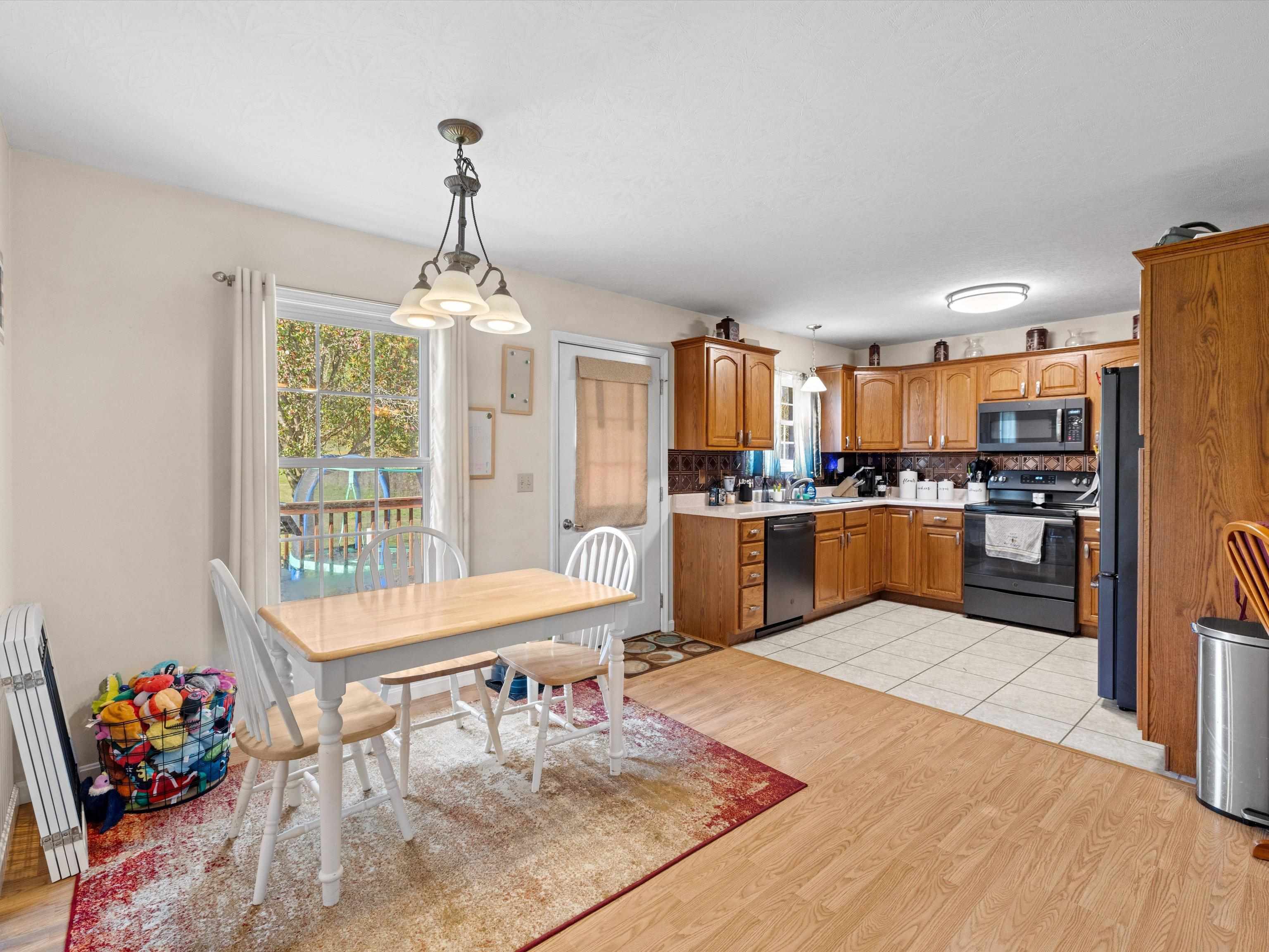 509 Oak St, Cloverport, Kentucky 40111, 3 Bedrooms Bedrooms, ,2 BathroomsBathrooms,Single Family Residence,For Sale,Oak St,90955