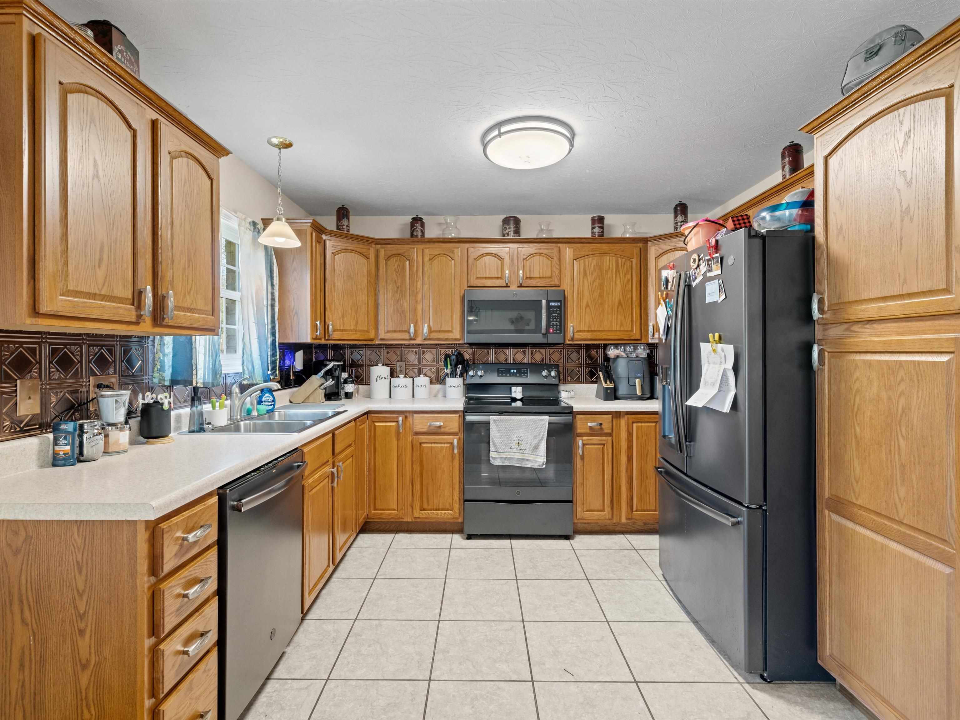509 Oak St, Cloverport, Kentucky 40111, 3 Bedrooms Bedrooms, ,2 BathroomsBathrooms,Single Family Residence,For Sale,Oak St,90955