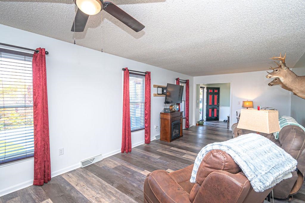246 Valley View Drive, Morgantown, Kentucky 42261, 4 Bedrooms Bedrooms, ,3 BathroomsBathrooms,Ranch,For Sale,Valley View Drive,90958