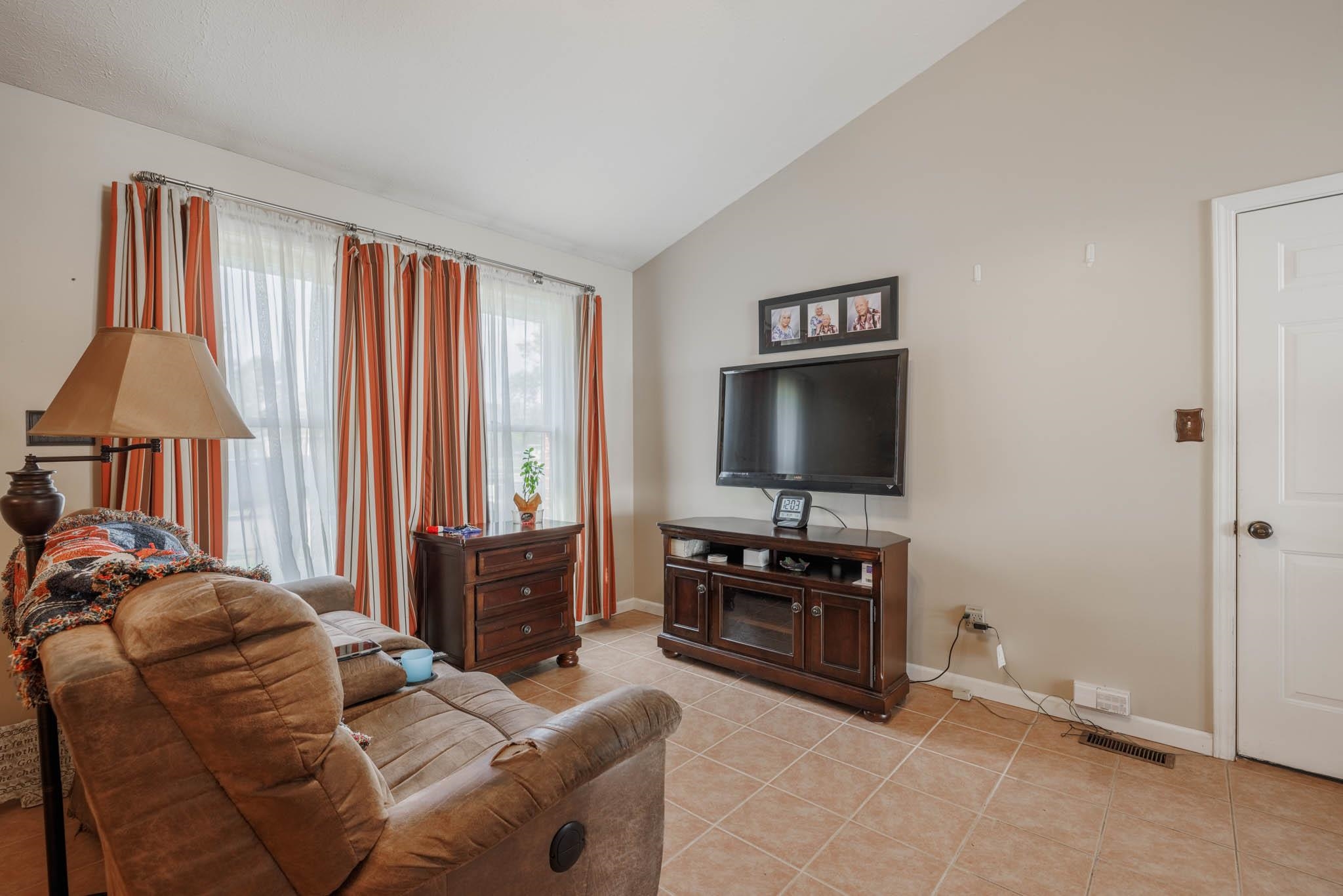 4107 Farmington Court, Owensboro, Kentucky 42303, 3 Bedrooms Bedrooms, ,1 BathroomBathrooms,Single Family Residence,For Sale,Farmington Court,90961