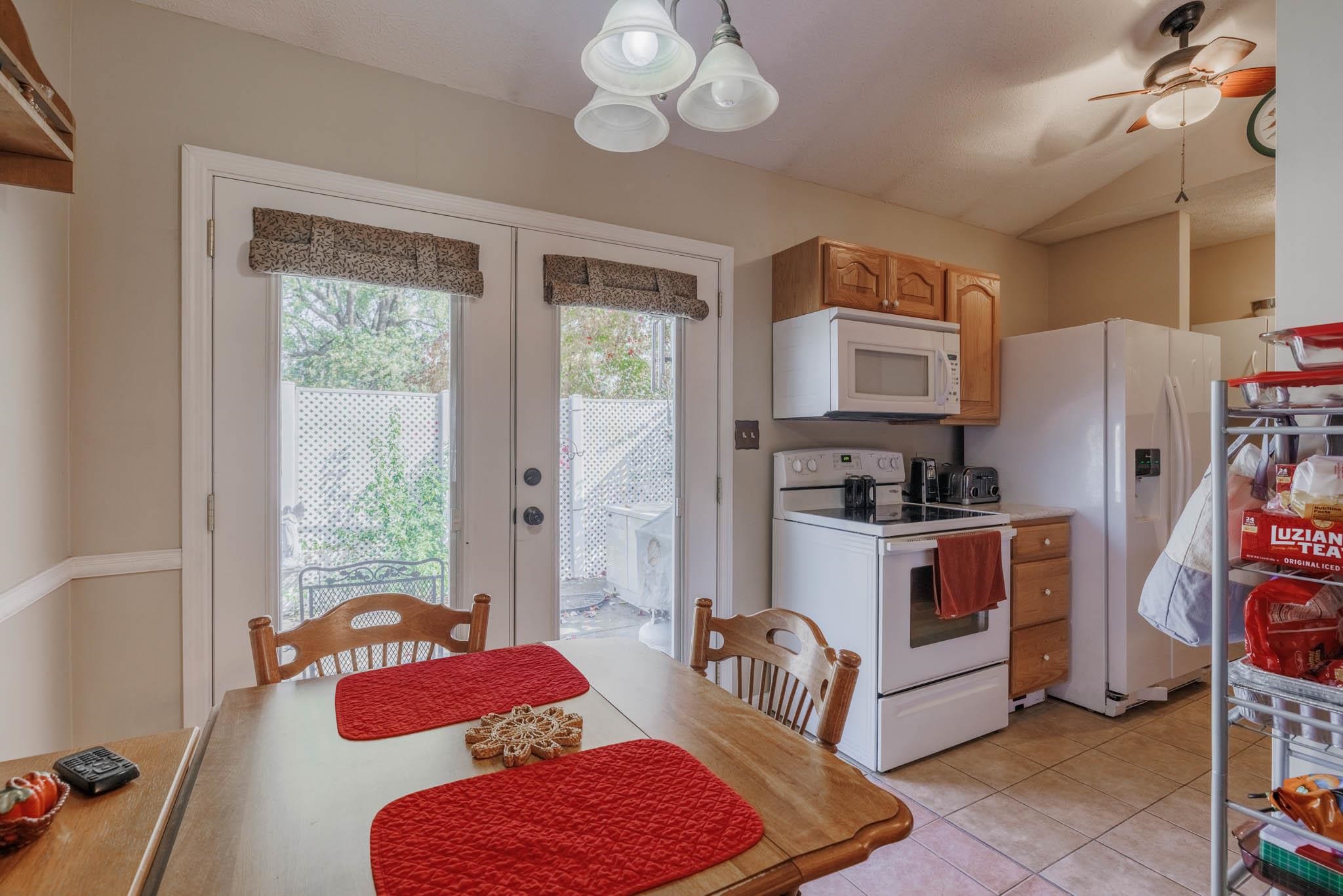 4107 Farmington Court, Owensboro, Kentucky 42303, 3 Bedrooms Bedrooms, ,1 BathroomBathrooms,Single Family Residence,For Sale,Farmington Court,90961