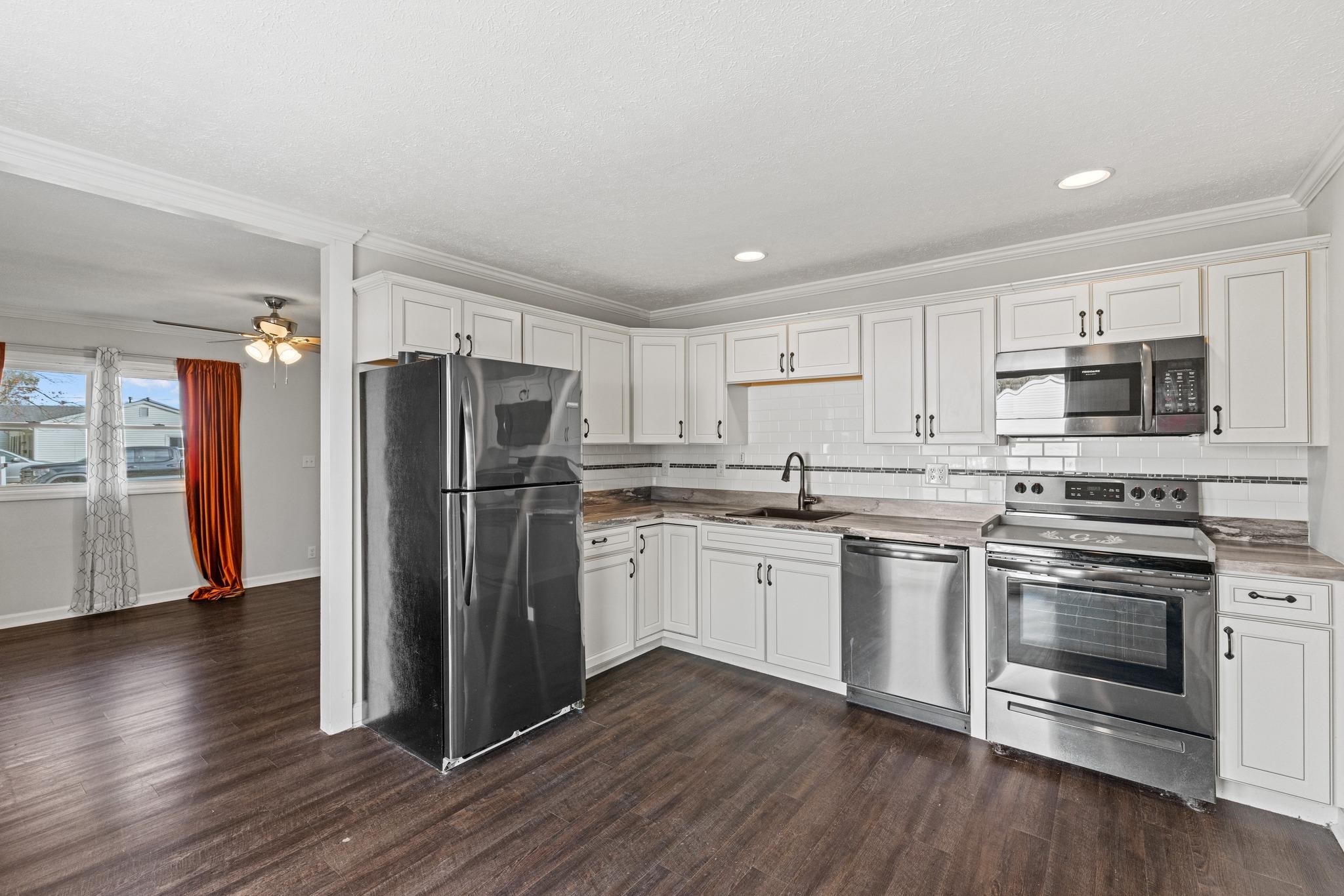 706 Danberry Street, Owensboro, Kentucky 42301, 3 Bedrooms Bedrooms, ,2 BathroomsBathrooms,Single Family Residence,For Sale,Danberry Street,90967