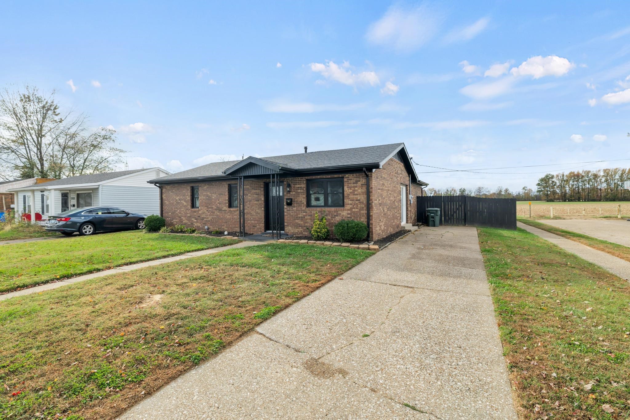 706 Danberry Street, Owensboro, Kentucky 42301, 3 Bedrooms Bedrooms, ,2 BathroomsBathrooms,Single Family Residence,For Sale,Danberry Street,90967