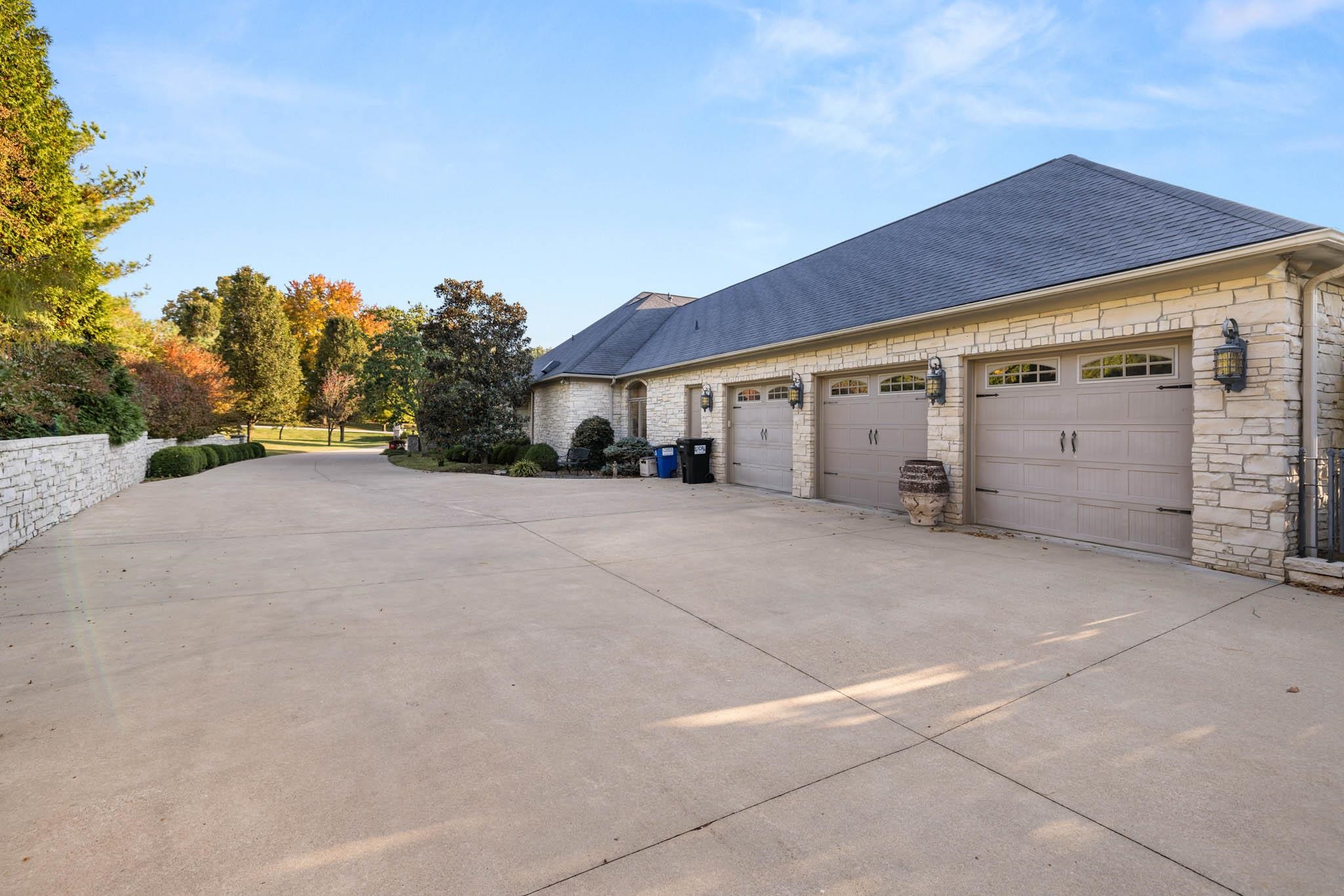 36 Stone Creek Pk, Owensboro, Kentucky 42303, 3 Bedrooms Bedrooms, ,4 BathroomsBathrooms,Single Family Residence,For Sale,Stone Creek Pk,90969