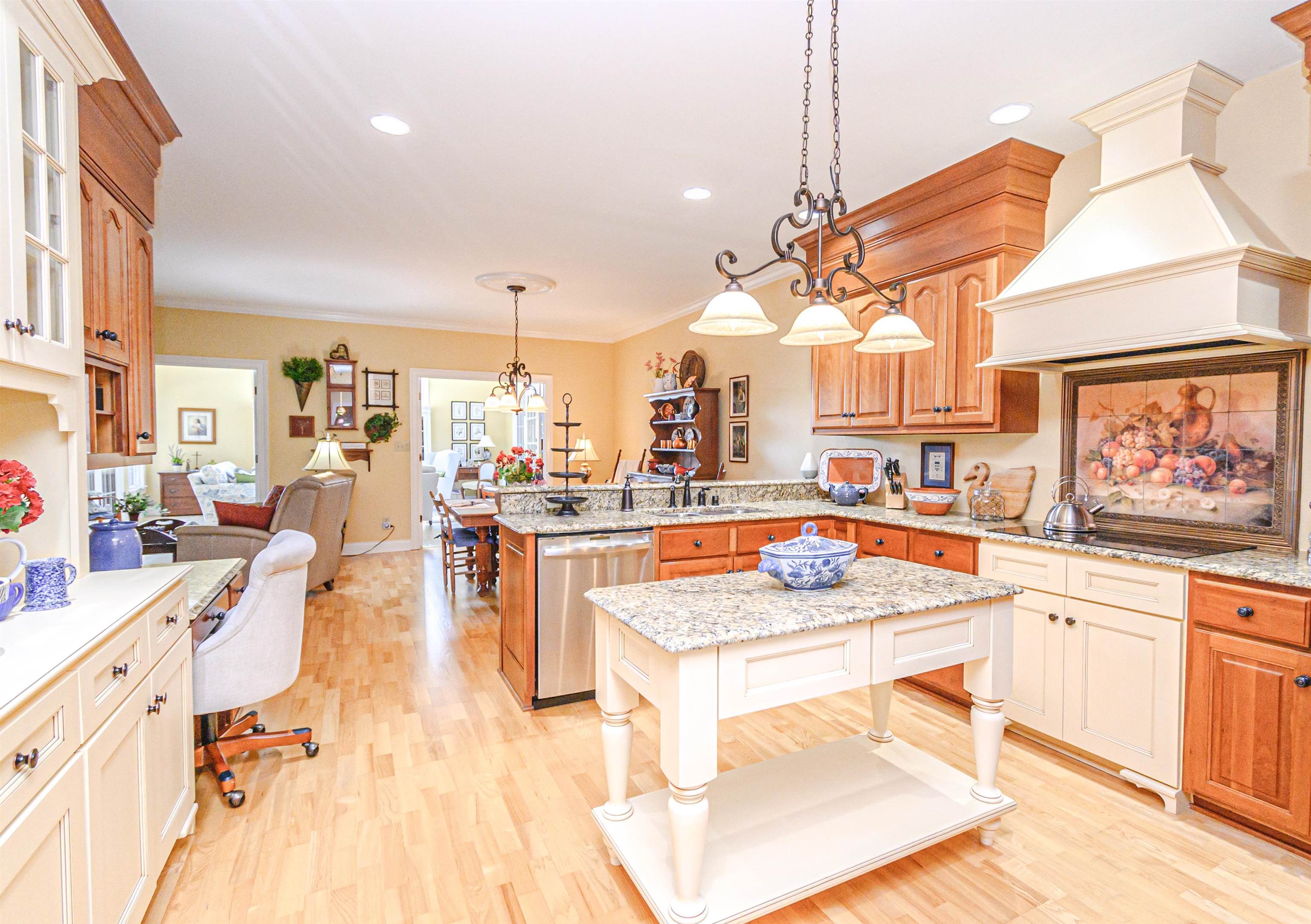 410 Golfview Circle, Owensboro, Kentucky 42303, 3 Bedrooms Bedrooms, ,2 BathroomsBathrooms,Single Family Residence,For Sale,Golfview Circle,90971