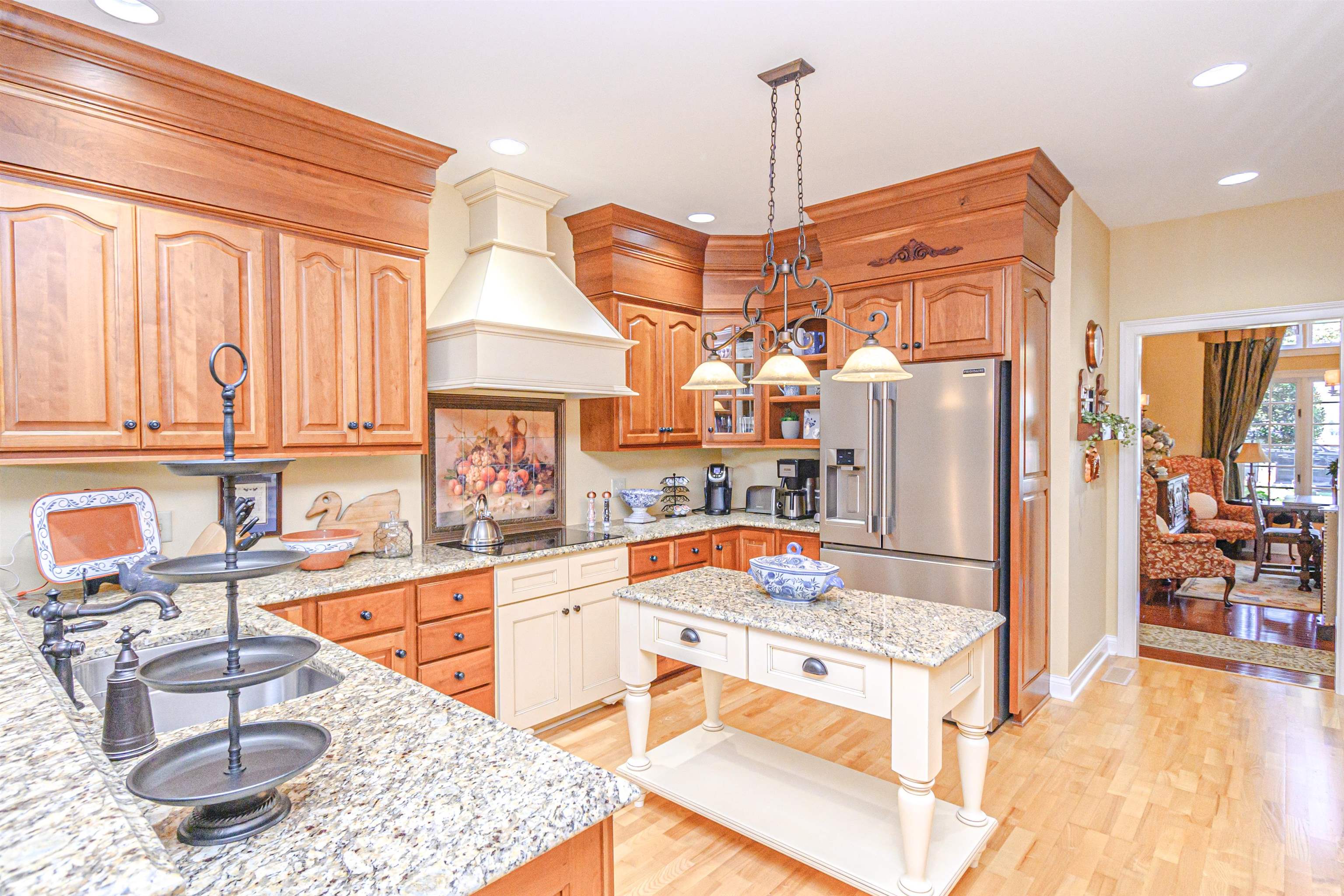 410 Golfview Circle, Owensboro, Kentucky 42303, 3 Bedrooms Bedrooms, ,2 BathroomsBathrooms,Single Family Residence,For Sale,Golfview Circle,90971