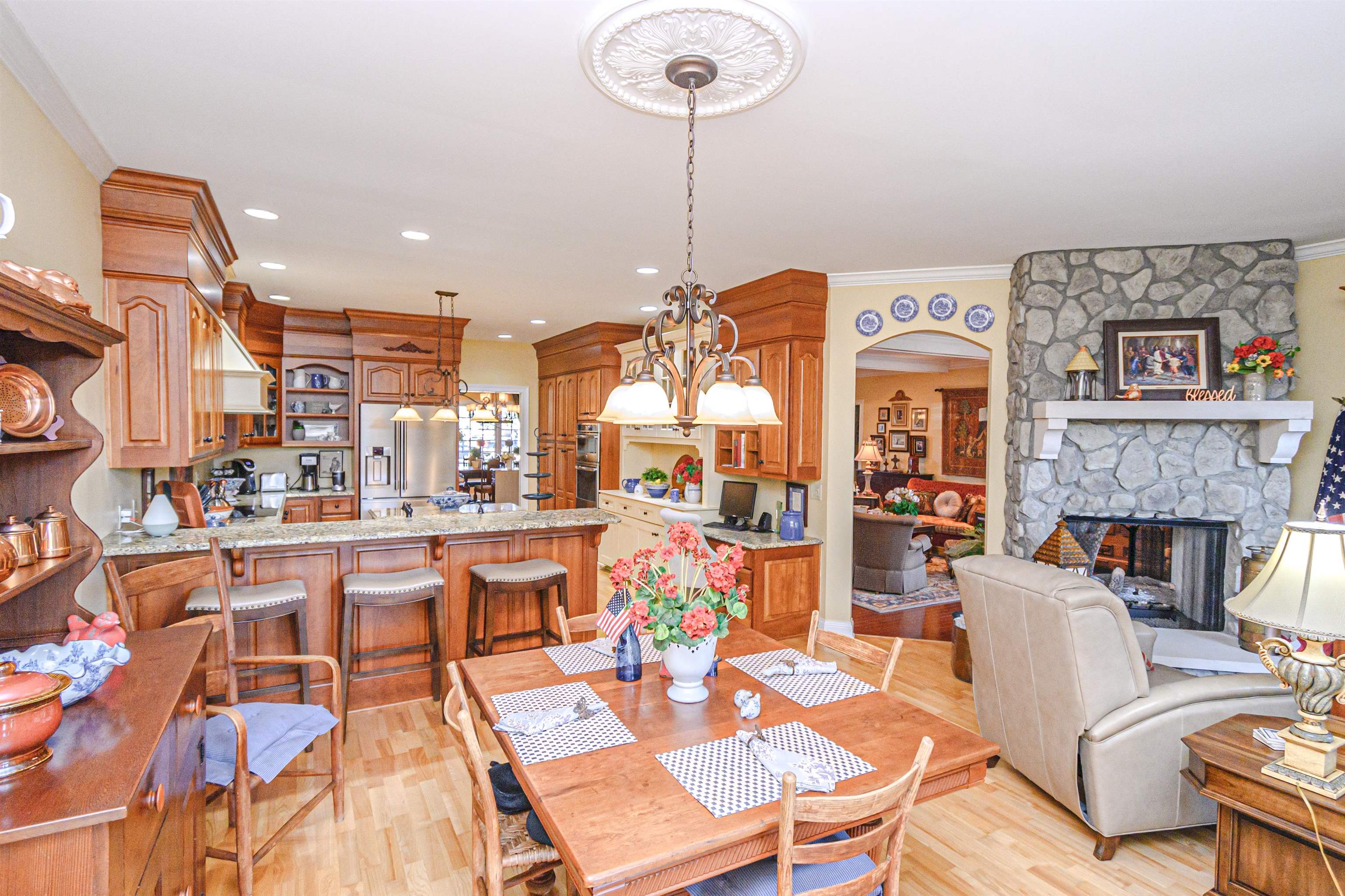 410 Golfview Circle, Owensboro, Kentucky 42303, 3 Bedrooms Bedrooms, ,2 BathroomsBathrooms,Single Family Residence,For Sale,Golfview Circle,90971