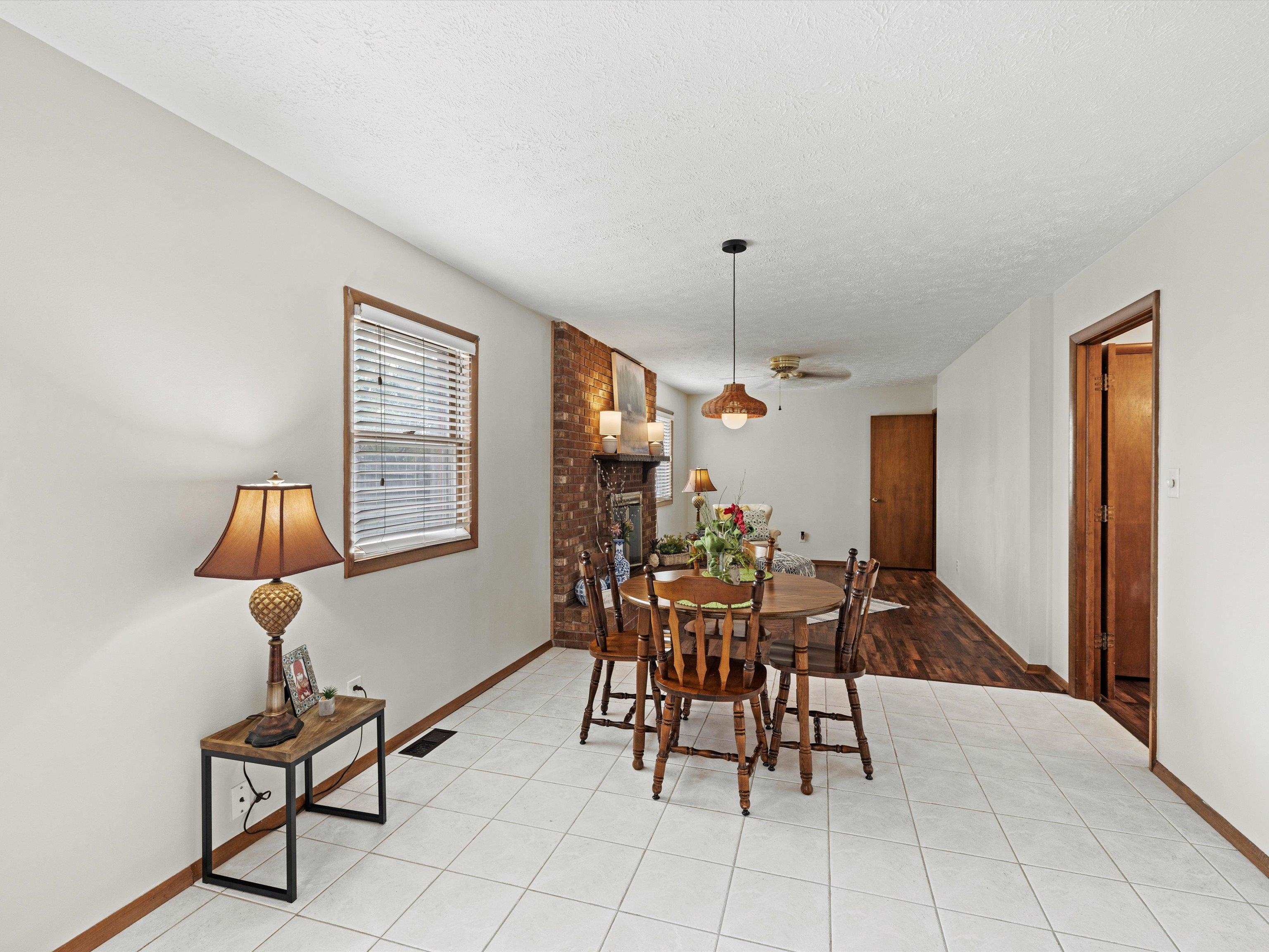 2301 Whirlaway Dr., Owensboro, Kentucky 42301, 4 Bedrooms Bedrooms, ,2 BathroomsBathrooms,Single Family Residence,For Sale,Whirlaway Dr.,90972