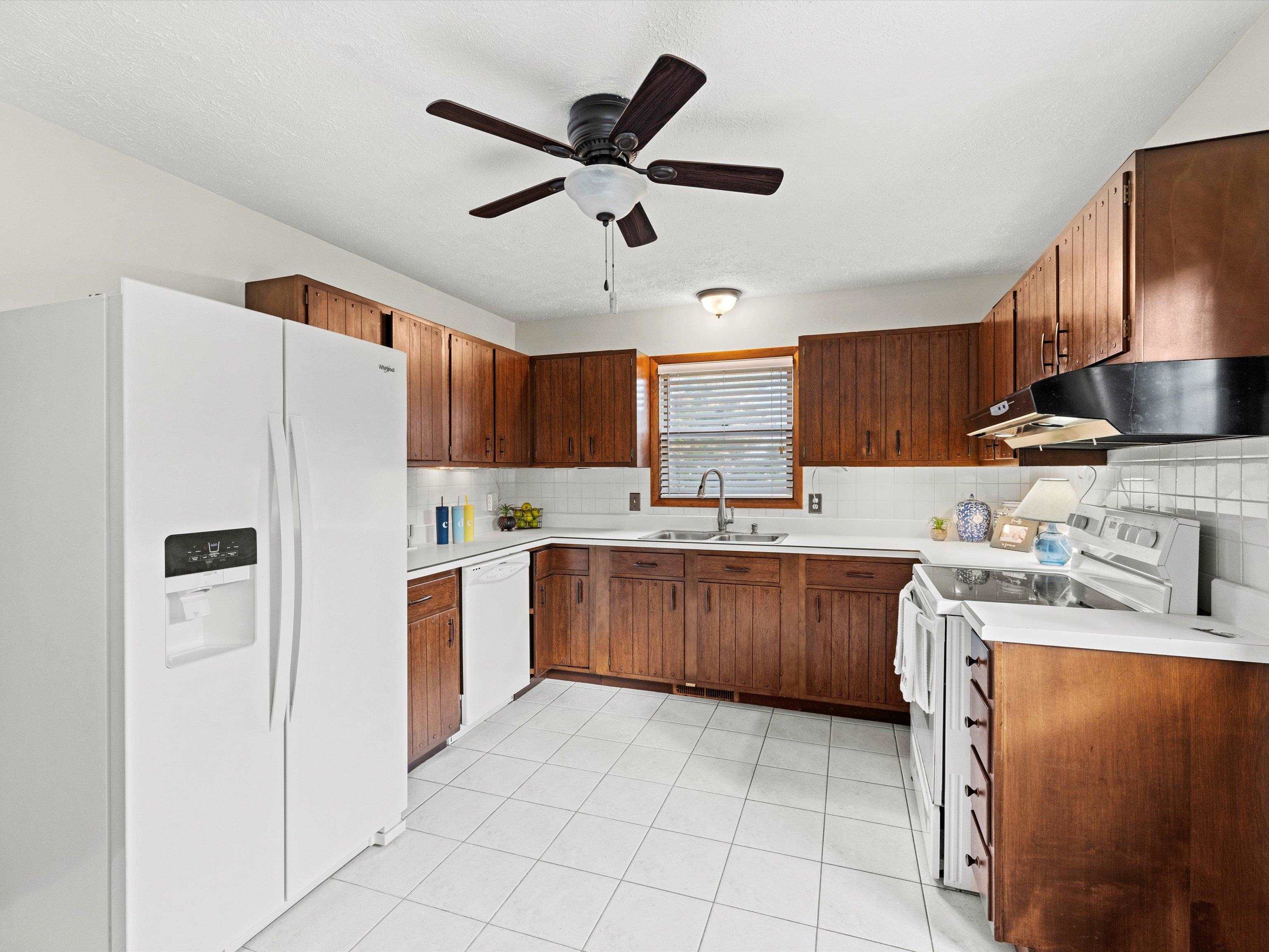 2301 Whirlaway Dr., Owensboro, Kentucky 42301, 4 Bedrooms Bedrooms, ,2 BathroomsBathrooms,Single Family Residence,For Sale,Whirlaway Dr.,90972