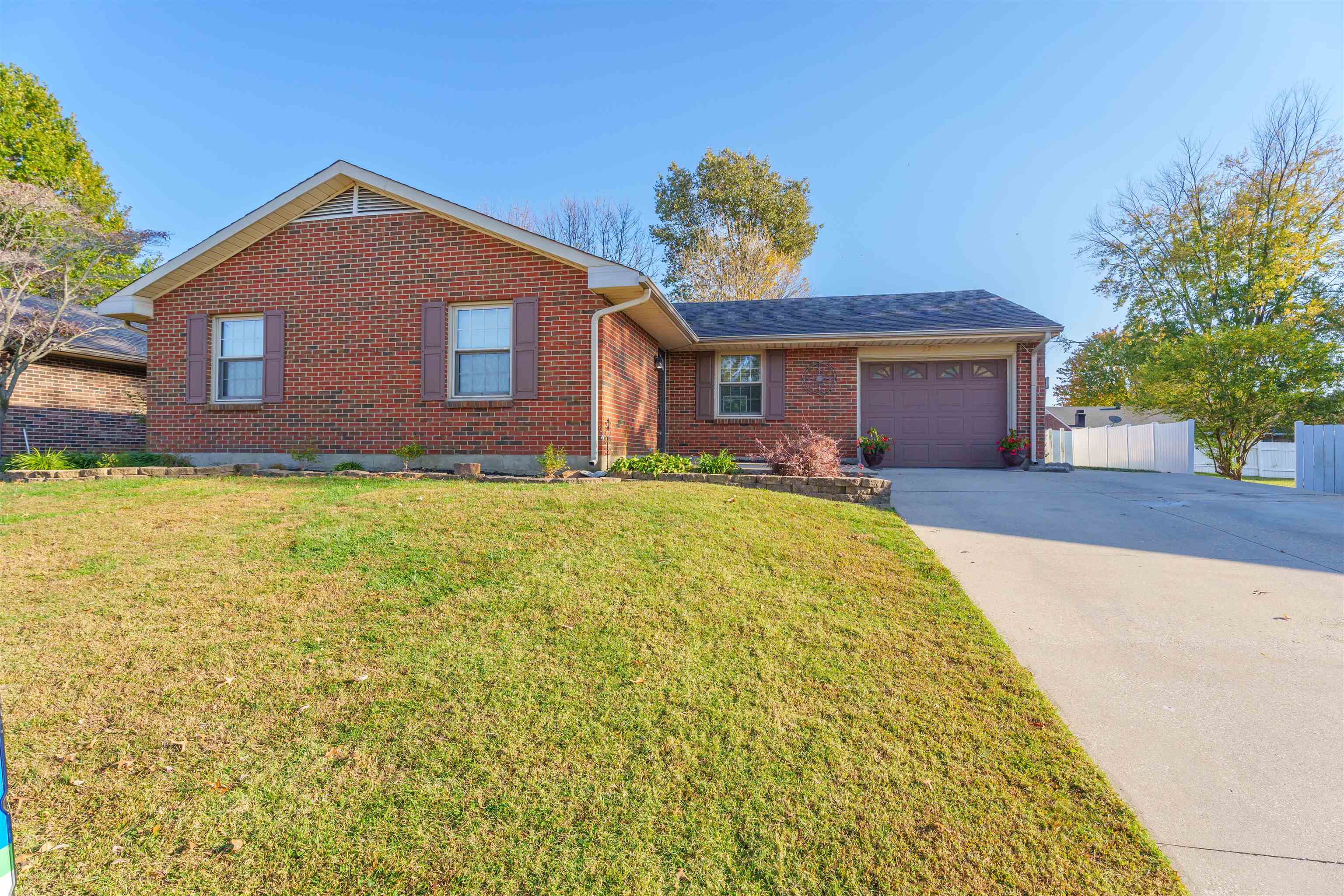 2212 Landing Meadows, Owensboro, Kentucky 42303, 3 Bedrooms Bedrooms, ,2 BathroomsBathrooms,Single Family Residence,For Sale,Landing Meadows,90973