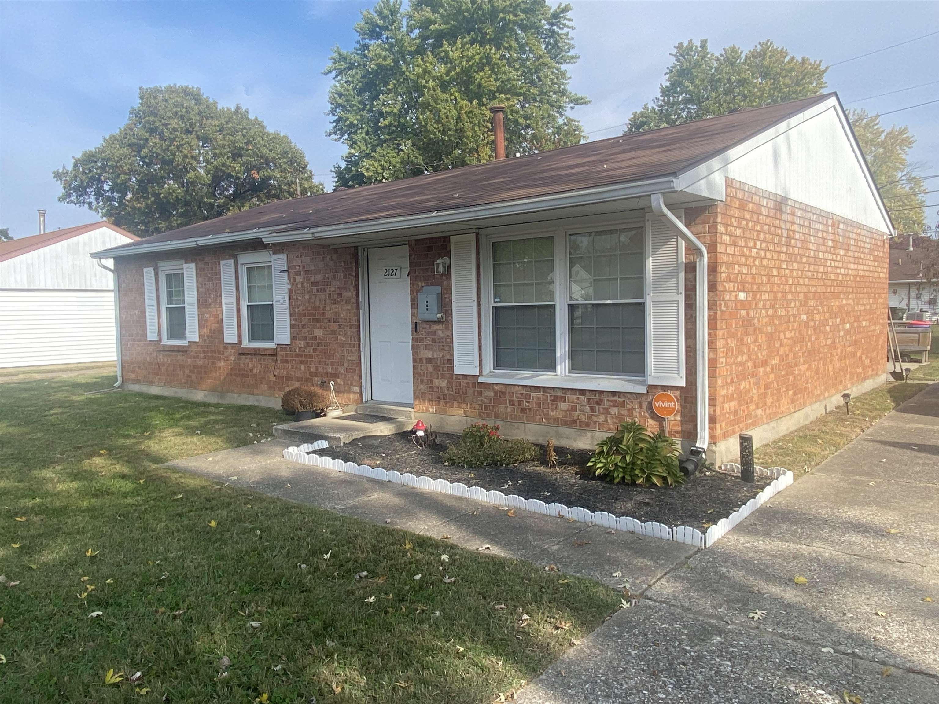 2127 Surrey Dr., Owensboro, Kentucky 42301, 3 Bedrooms Bedrooms, ,1 BathroomBathrooms,Single Family Residence,For Sale,Surrey Dr.,90974