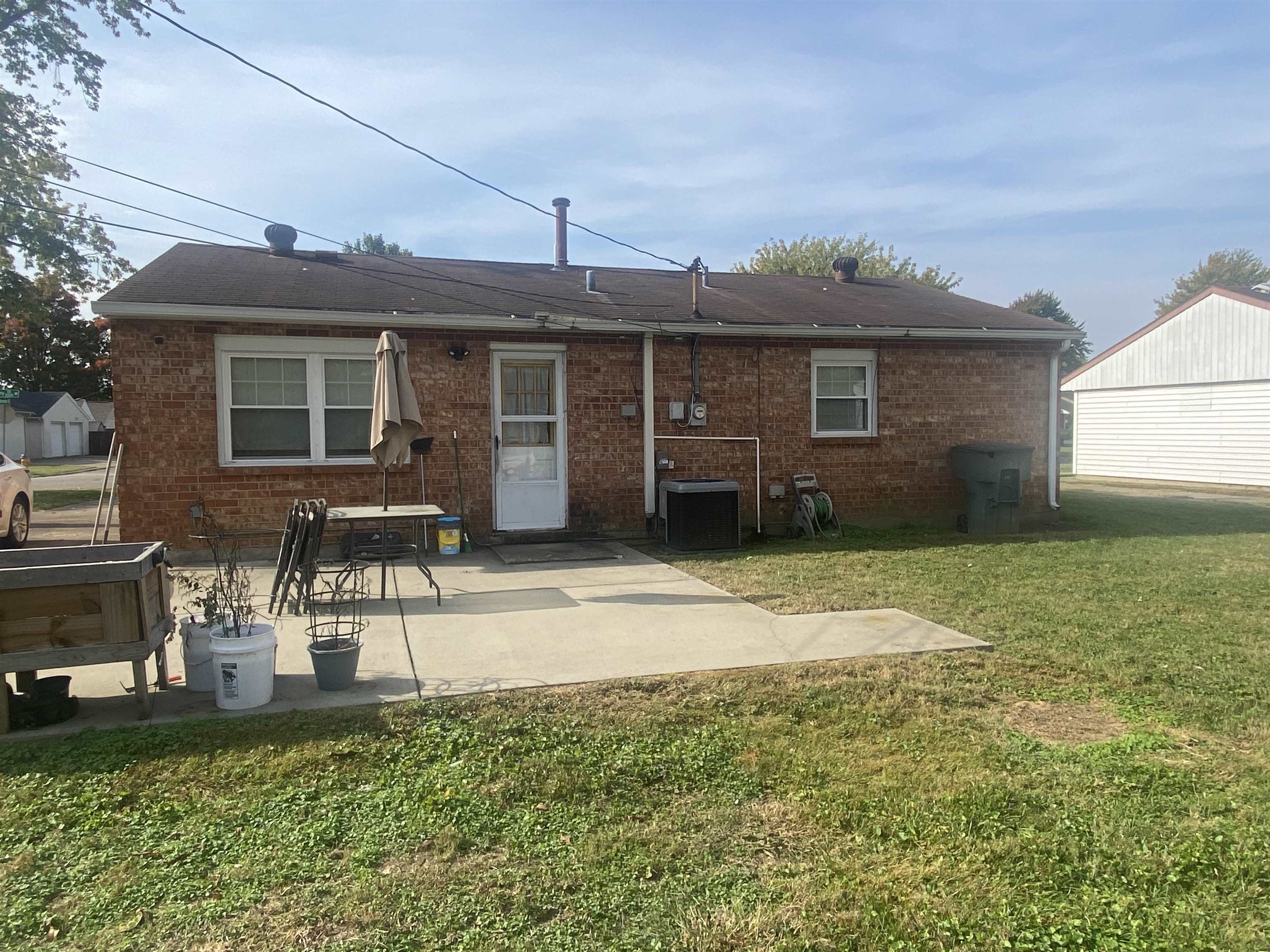 2127 Surrey Dr., Owensboro, Kentucky 42301, 3 Bedrooms Bedrooms, ,1 BathroomBathrooms,Single Family Residence,For Sale,Surrey Dr.,90974