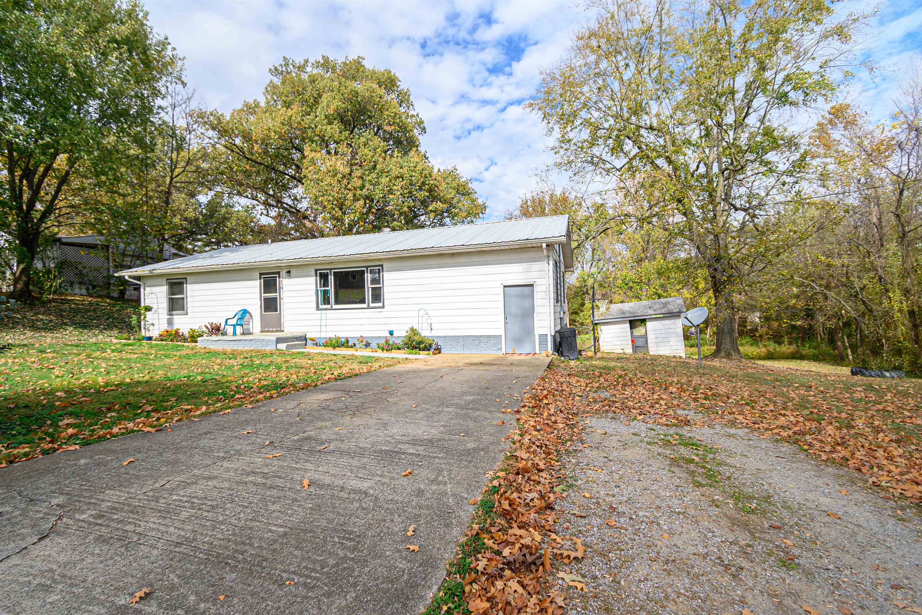 490 4th Street, Calhoun, Kentucky 42327, 4 Bedrooms Bedrooms, ,2 BathroomsBathrooms,Single Family Residence,For Sale,4th Street,90988