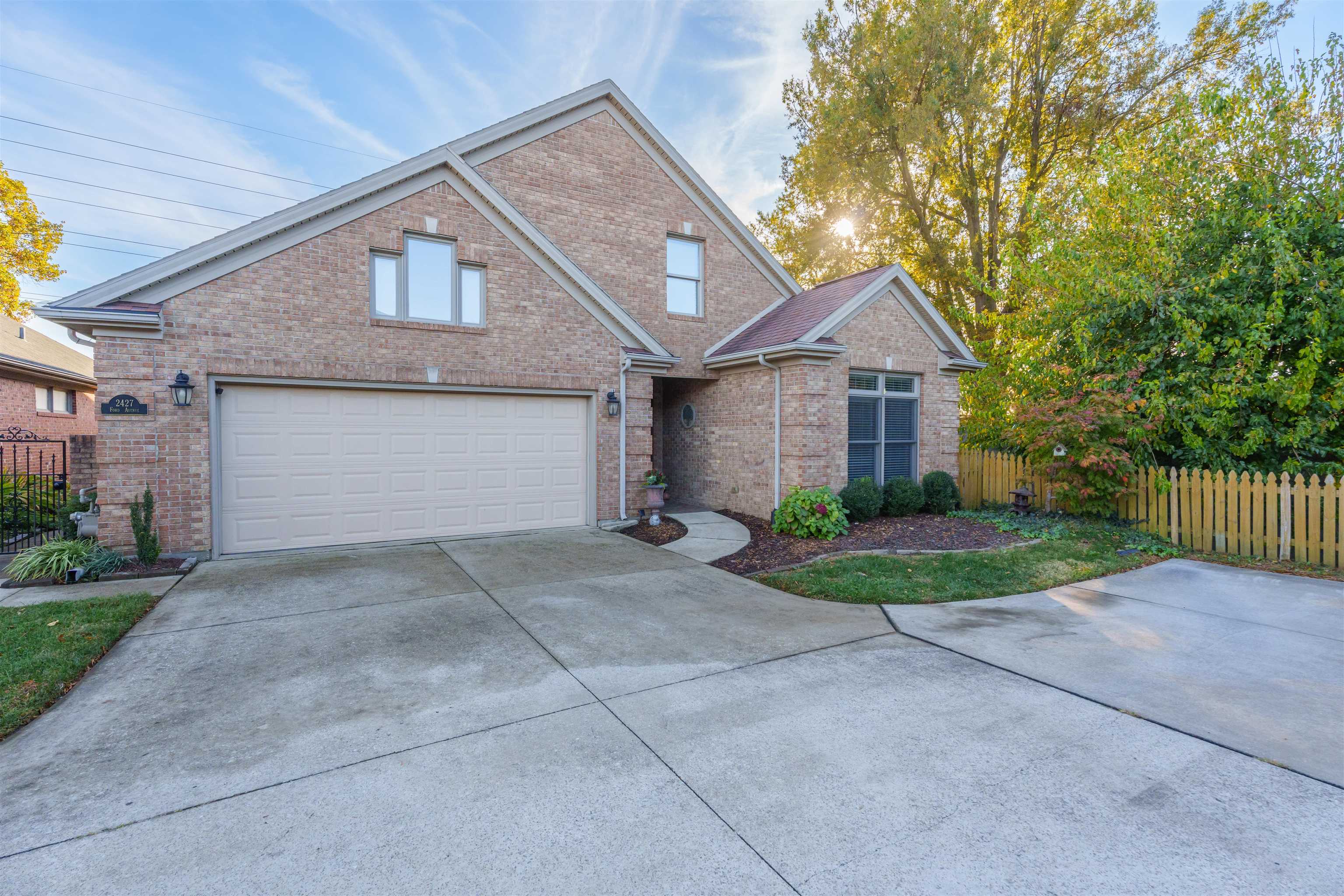 2427 Ford Ave, Owensboro, Kentucky 42301, 4 Bedrooms Bedrooms, ,3 BathroomsBathrooms,Single Family Residence,For Sale,Ford Ave,90989