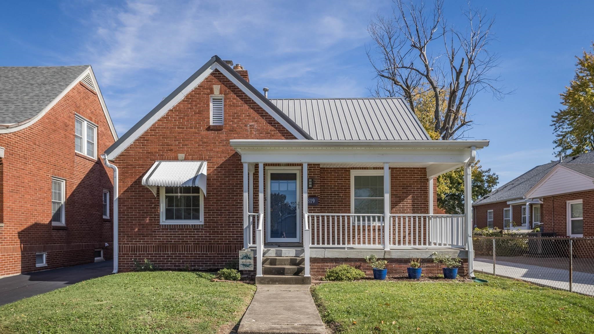 819 Locust Street, Owensboro, Kentucky 42301, 3 Bedrooms Bedrooms, ,2 BathroomsBathrooms,Single Family Residence,For Sale,Locust Street,90990